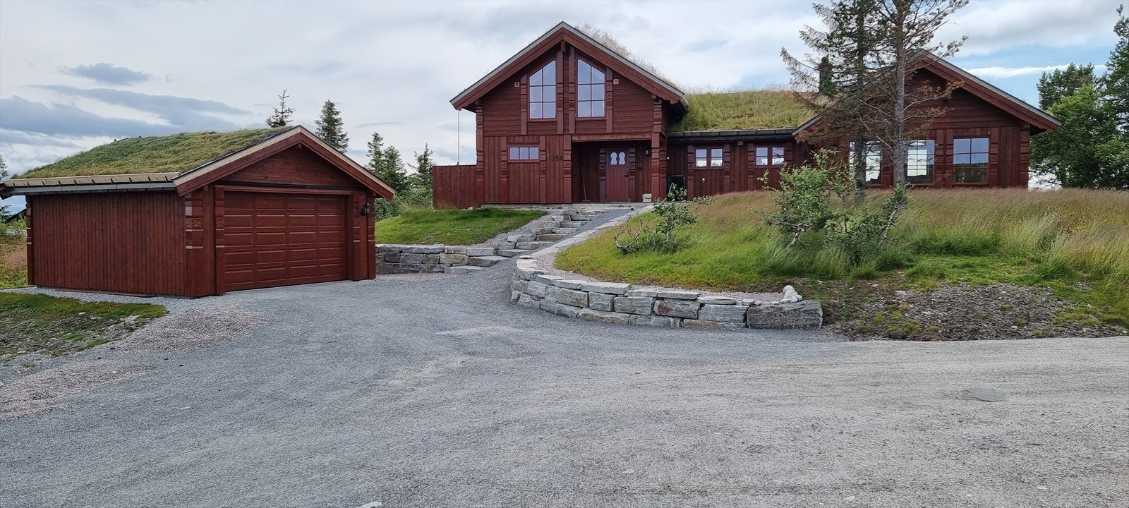 EiendomsMegler1 ved Halvor Østerli presenterer Høgefjellvegen 193! Galleribilde
