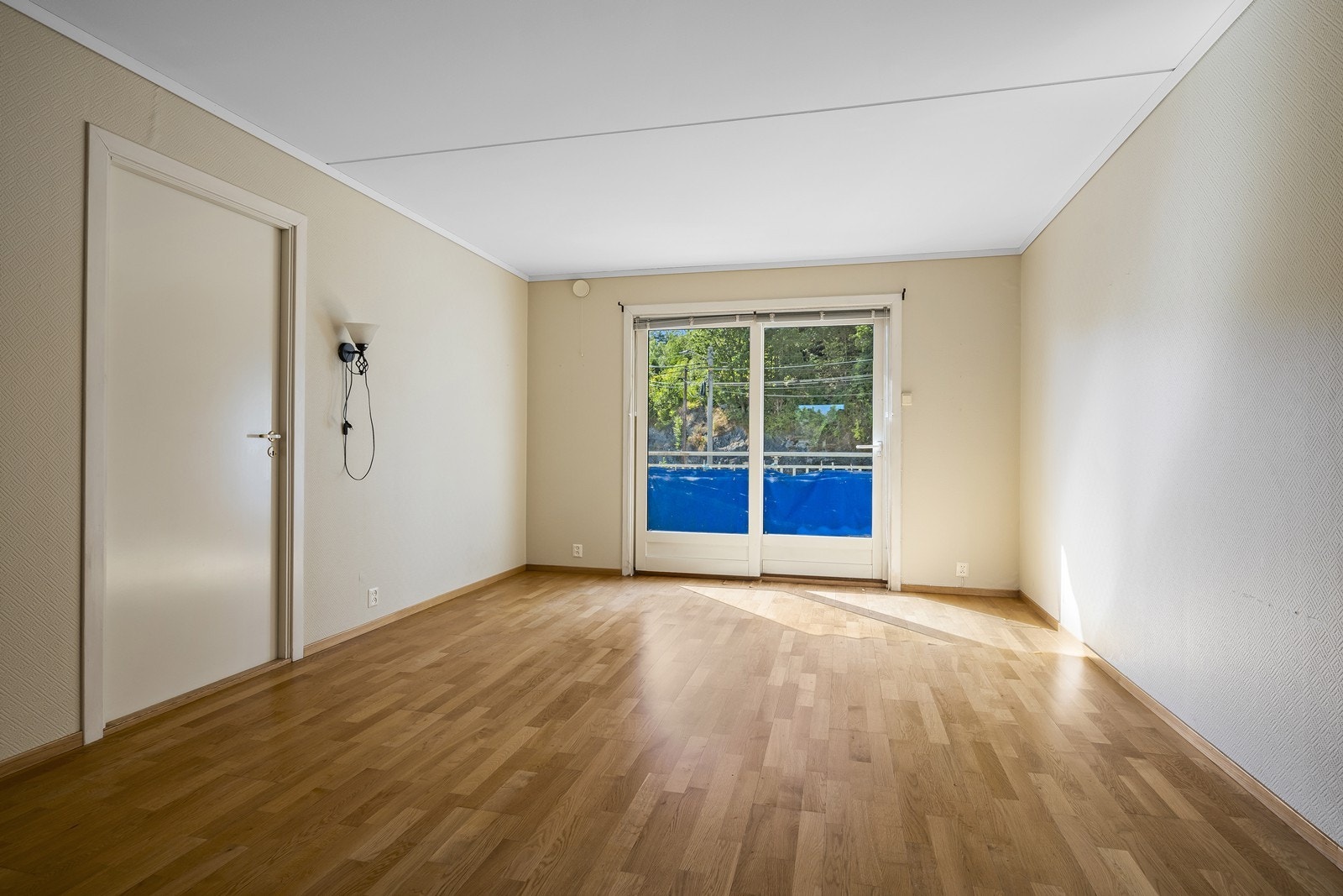 Herfra er det utgang til sør-vendt balkong med gode solforhold sommerstid. Galleribilde