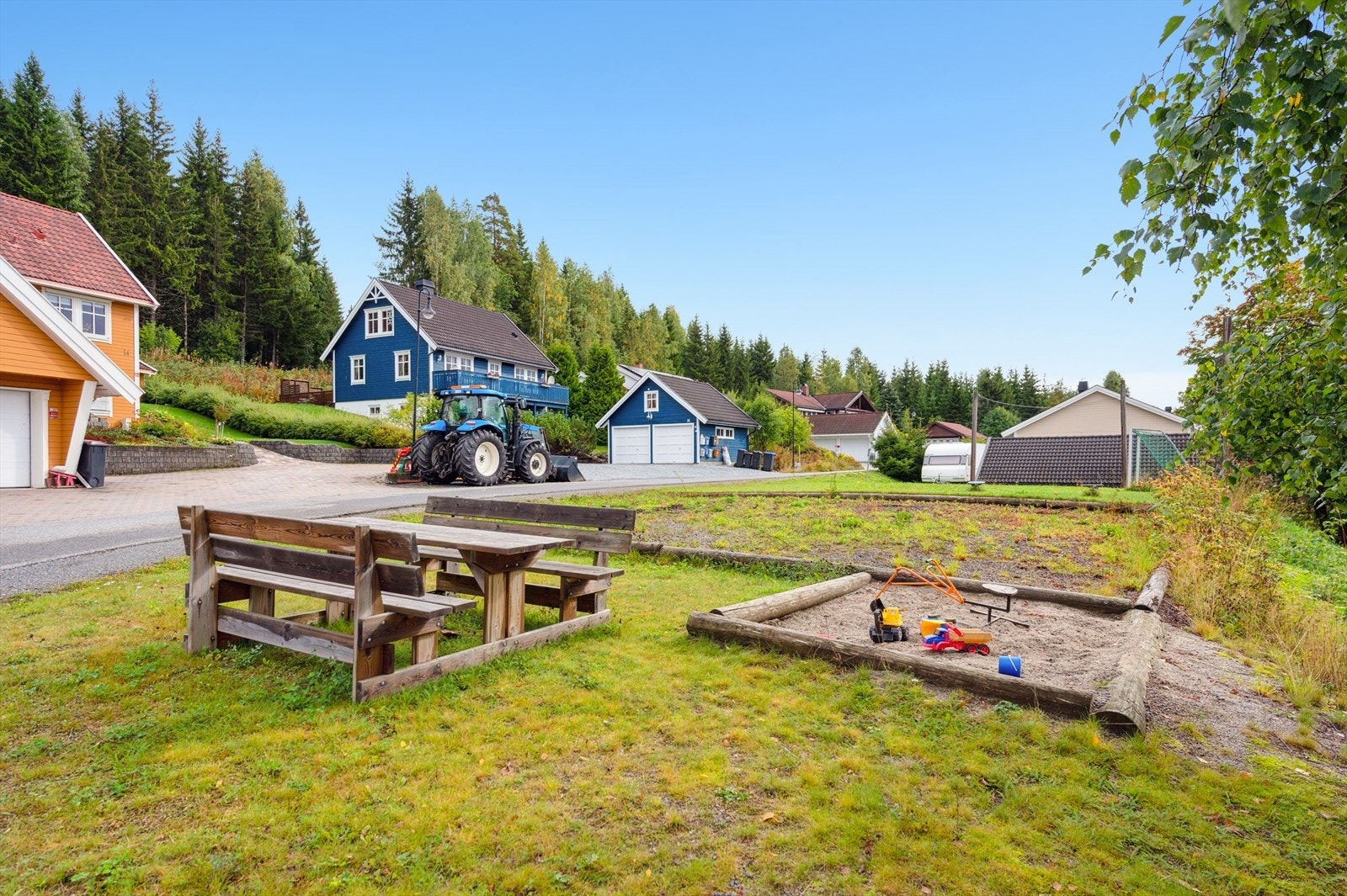 Felles uteplass like utenfor. Galleribilde