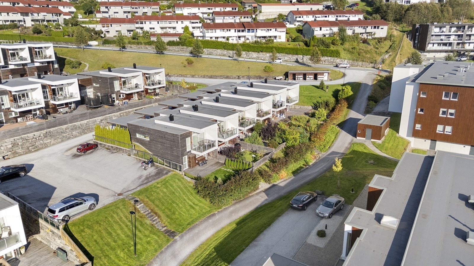 Viebakkane 9 ligg fint plassert i ei barnevennleg blindgate. Her er det lite trafikk og fartsgrensa er 10 kmt. Galleribilde