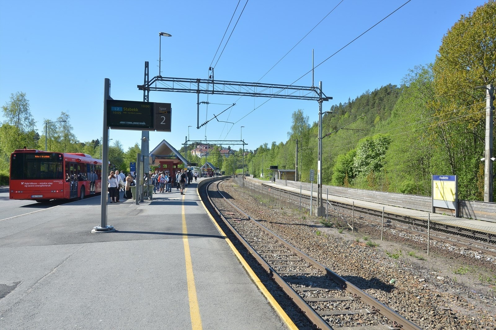 Buss fra Kantarellen legesenter korresponderer også fint med tog fra Hauketo togstasjon som bringer deg raskt til Oslo sentrum/Ski. Galleribilde