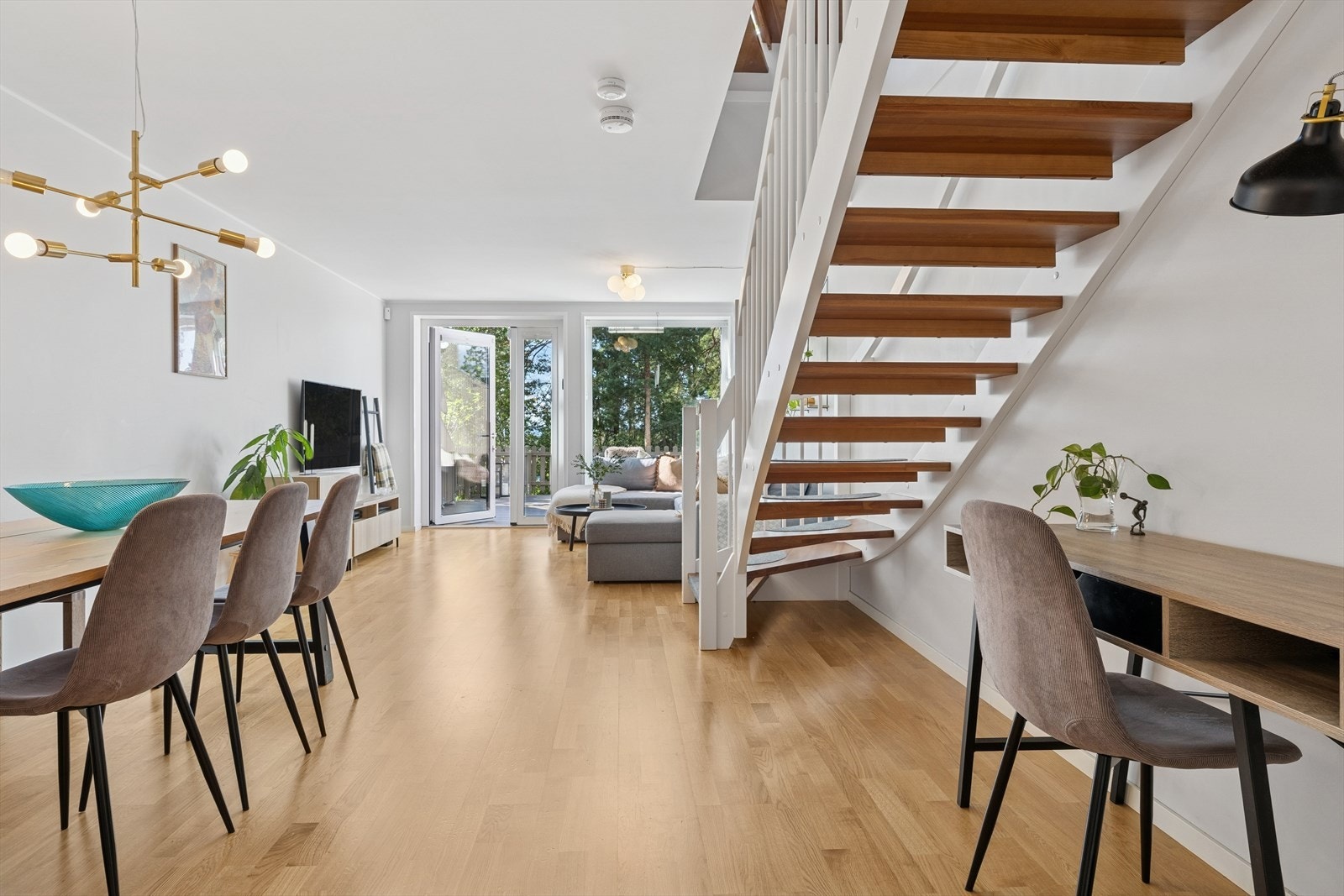 God plass til et praktisk hjemmekontor. Galleribilde
