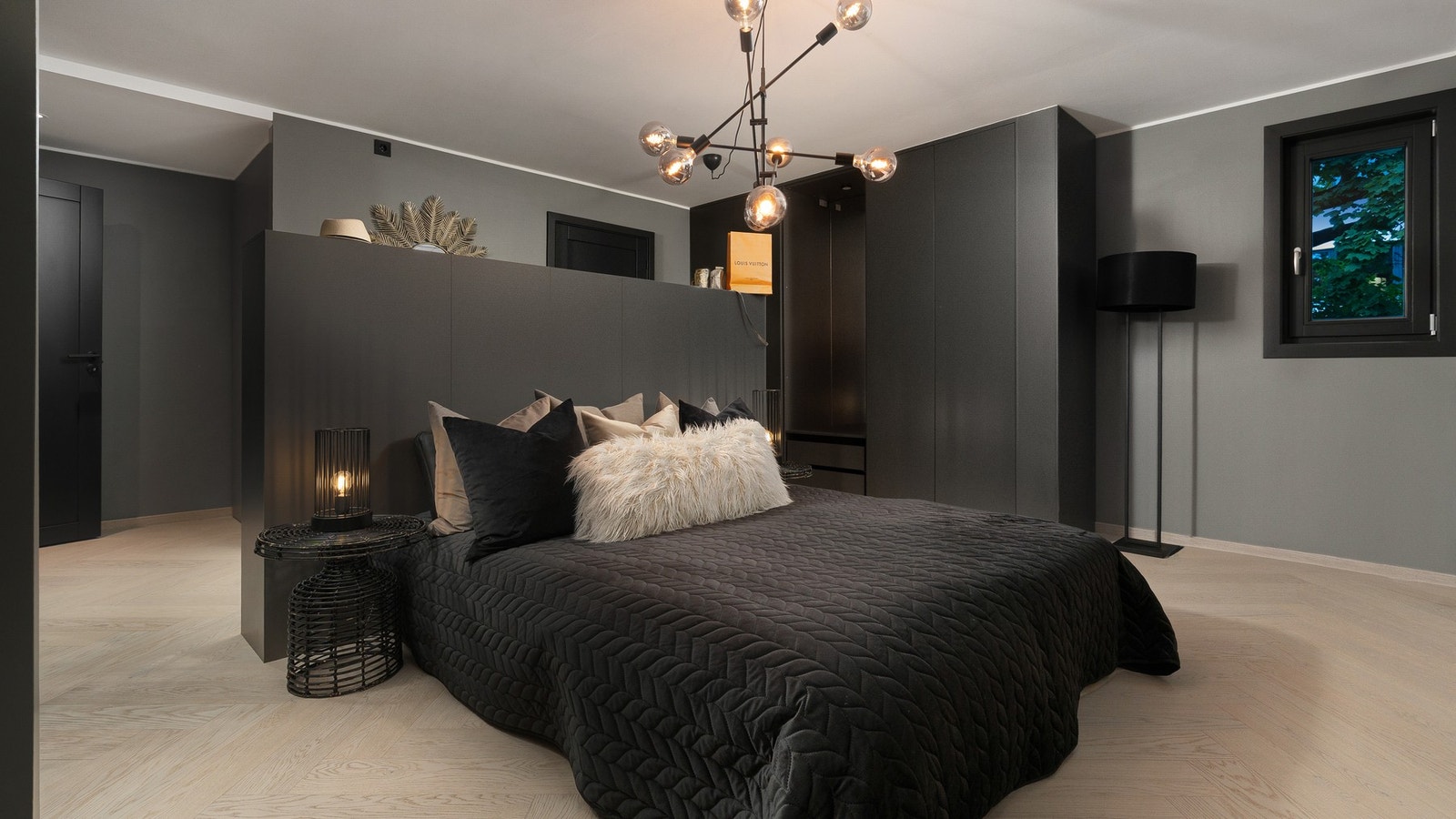 Her kan man boltre seg i plass og oppbevaringsmuligheter. Galleribilde