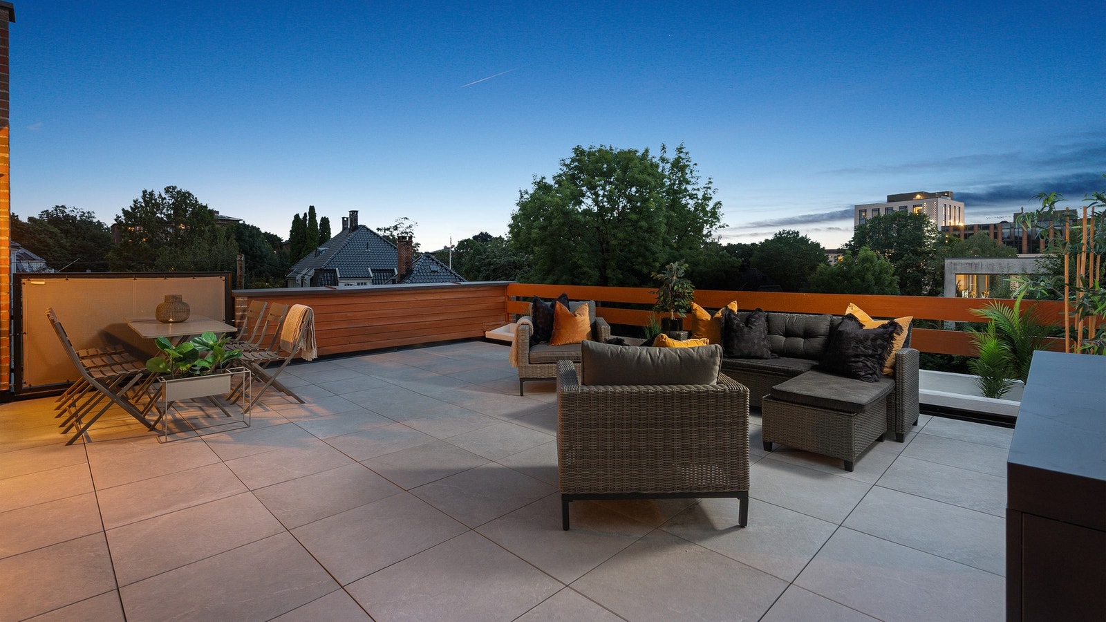 Med ca. 43 kvm å boltre seg på kan man innrede i mange soner og få plass til både storfamilien og mange gjester. Galleribilde