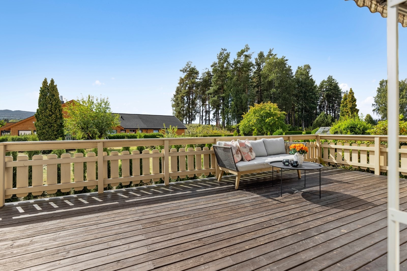 Terrassen er av fin størrelse og ligger sørvendt. Galleribilde