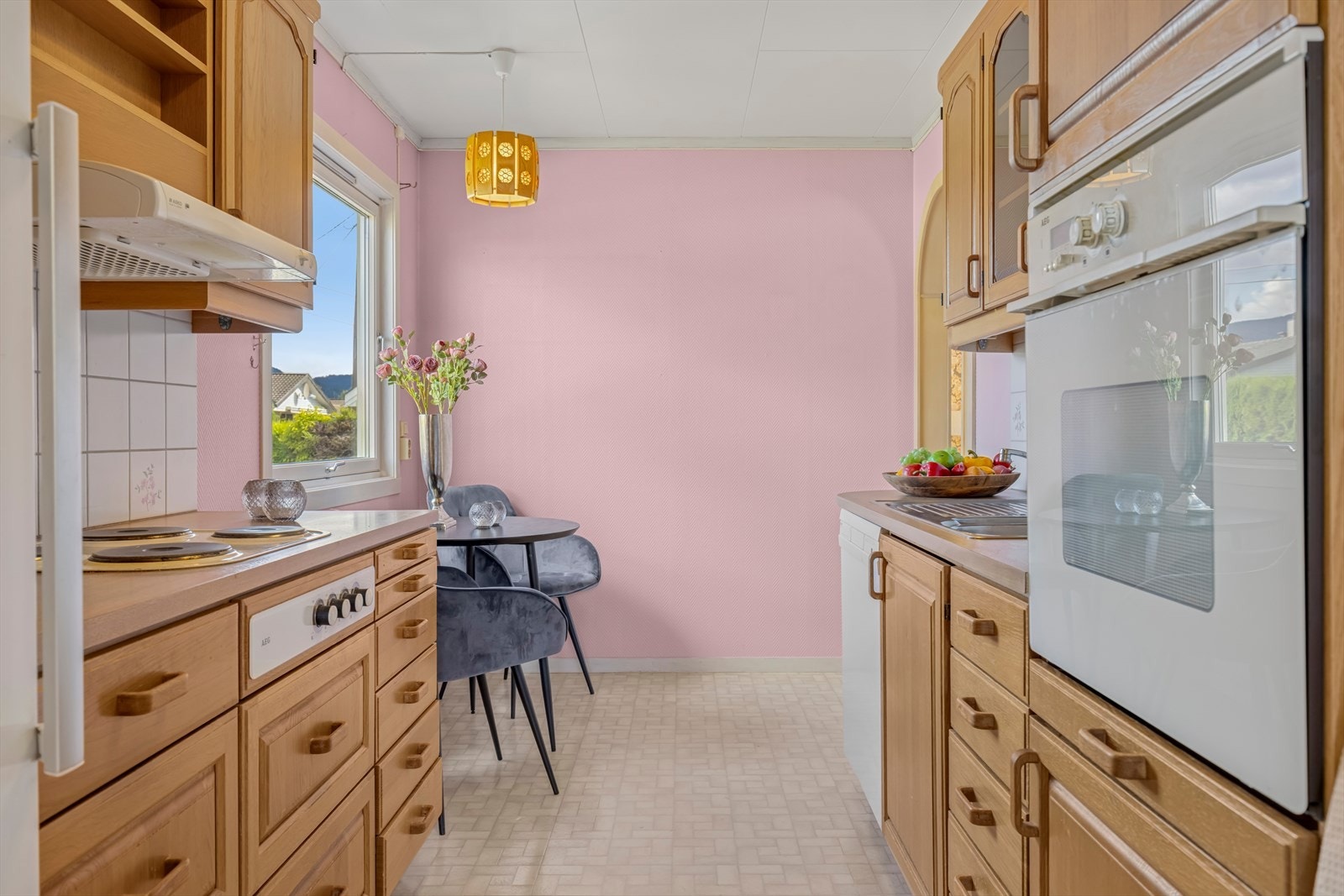 Vedrørende hvitevarer - se pkt. løsøre og tilbehør i salgsoppgaven. Galleribilde