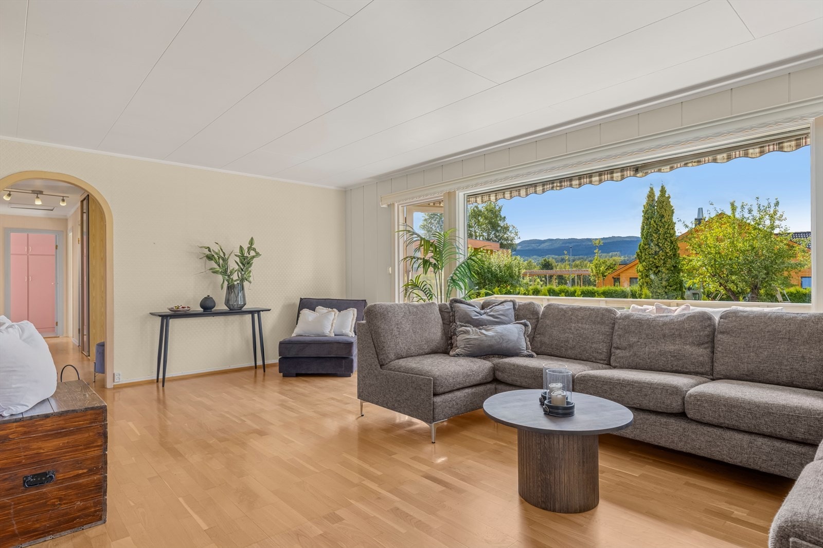 Store vindusflater. Galleribilde