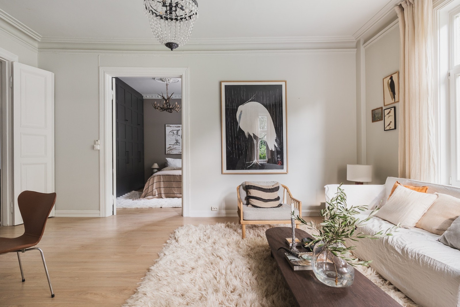 2,5 m høye doble fløydører mellom stue og hovedsoverom. Galleribilde