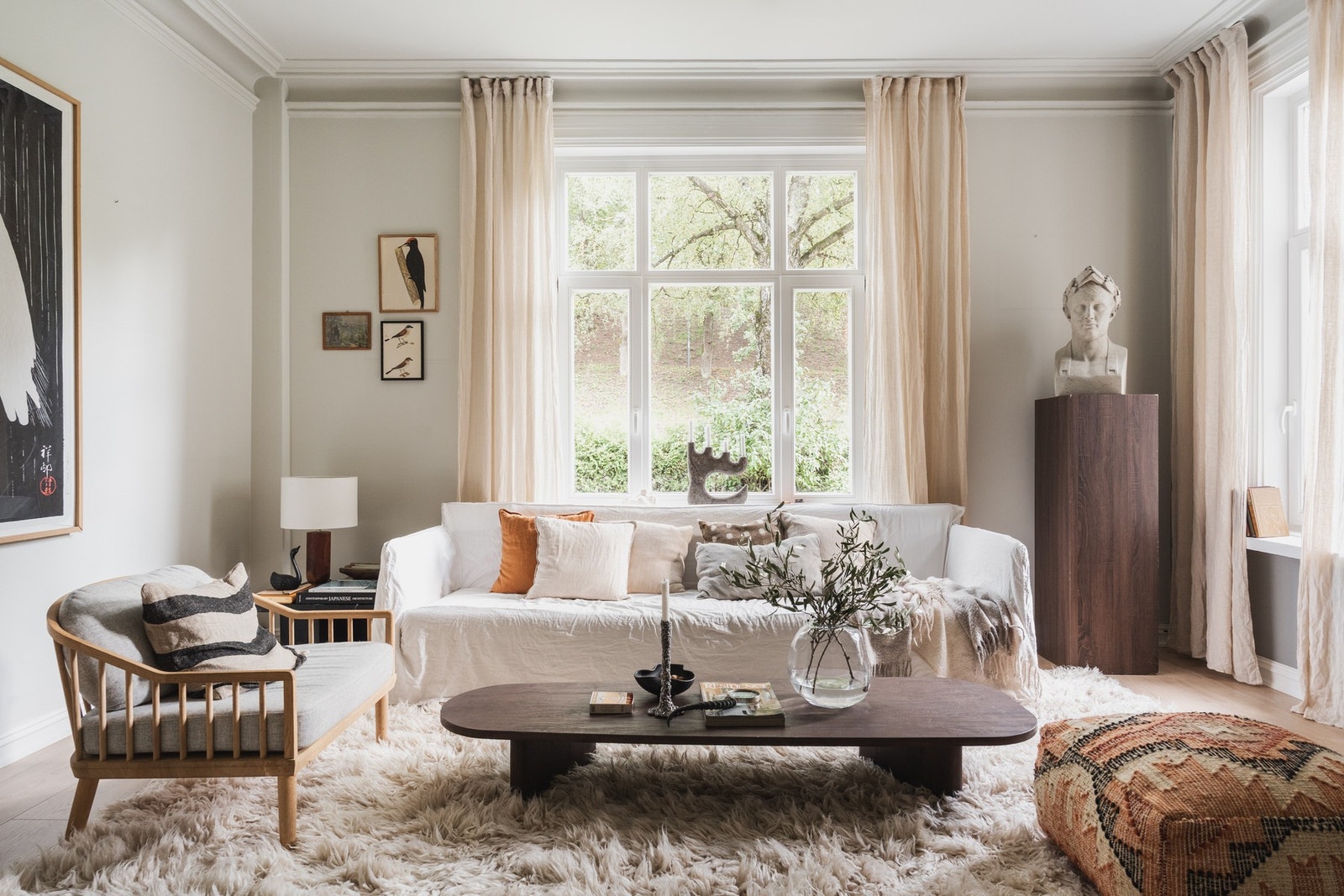 Leiligheten går over to plan med en innholdsrik og fleksibel planløsning - flere muligheter for egenbruk/utleie. Galleribilde