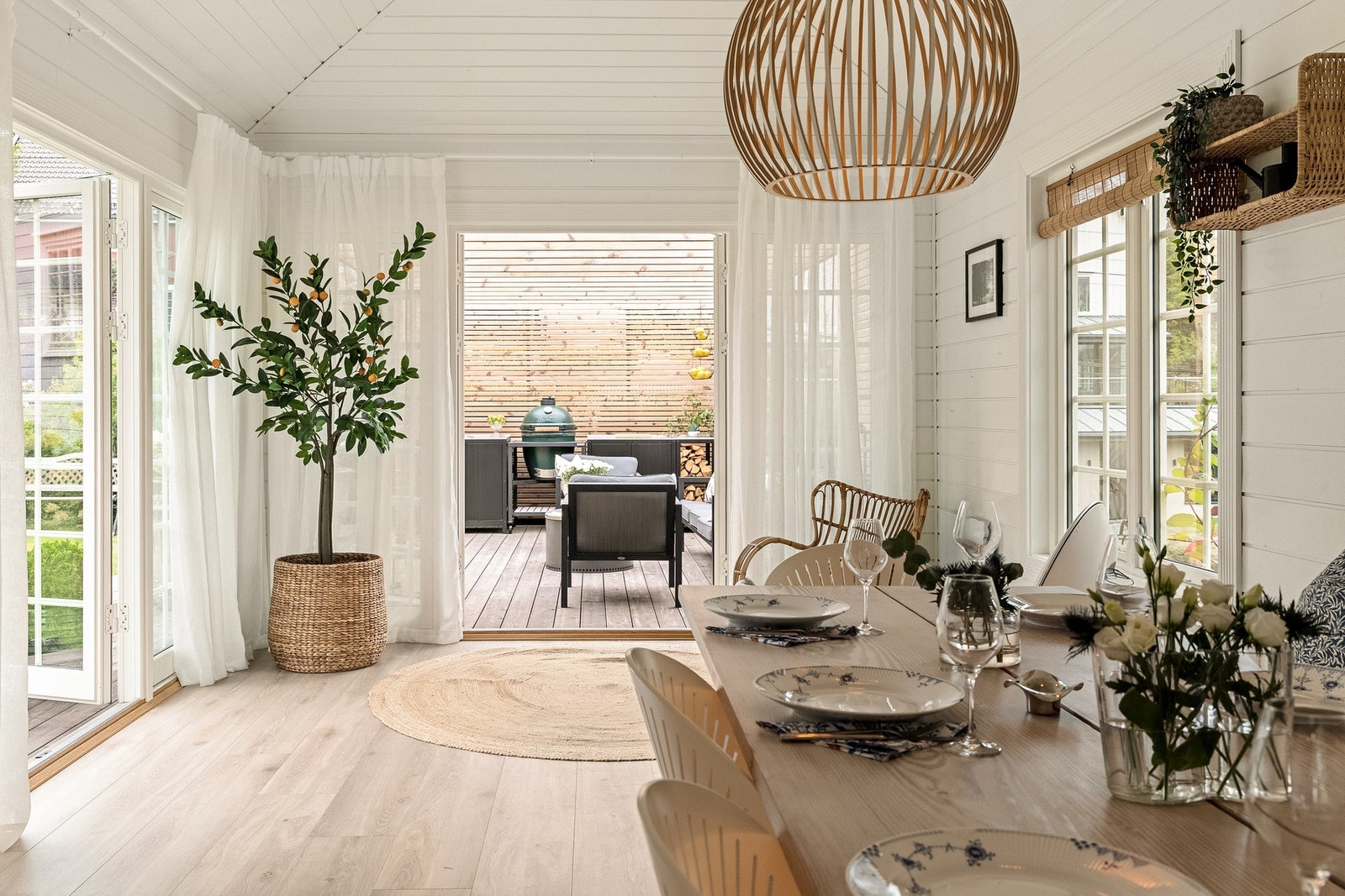 Annekset har god plass til spisebord Galleribilde