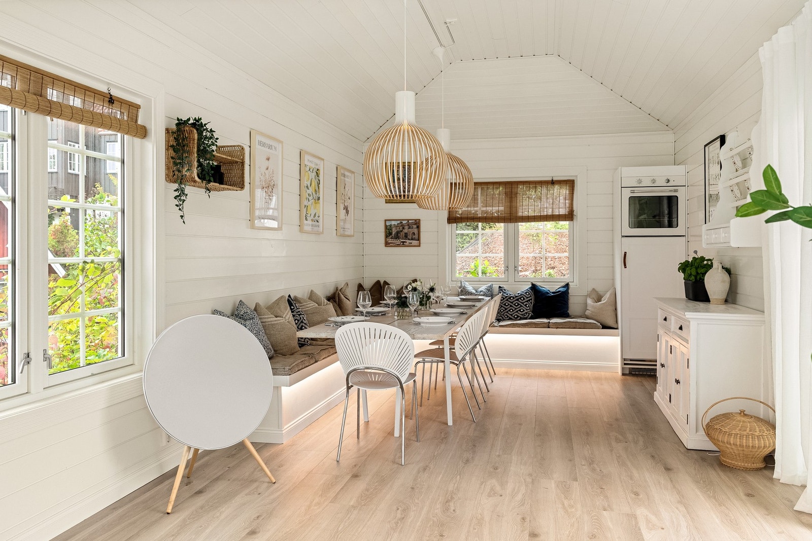 Her har du kjøleskap og ovn, alt som skal til for hyggelig samvær med familie og venner Galleribilde