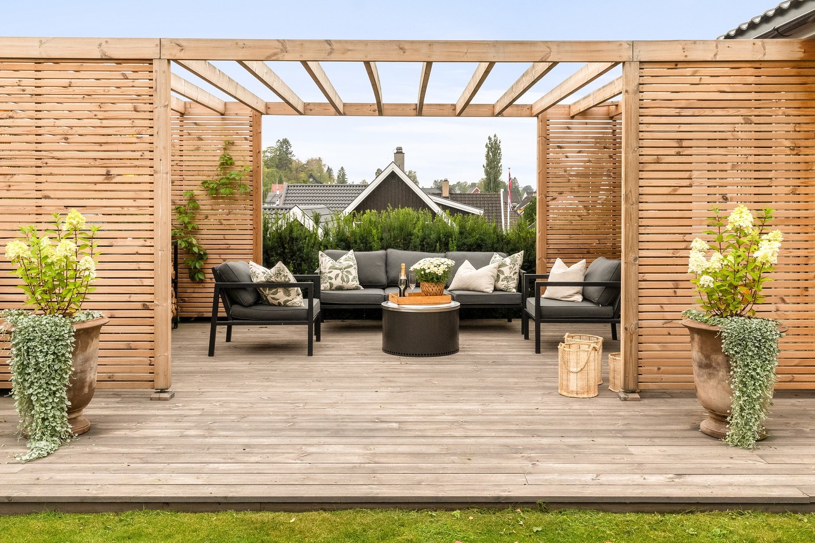 Eksklusive uteidyll i Kyrres vei Galleribilde