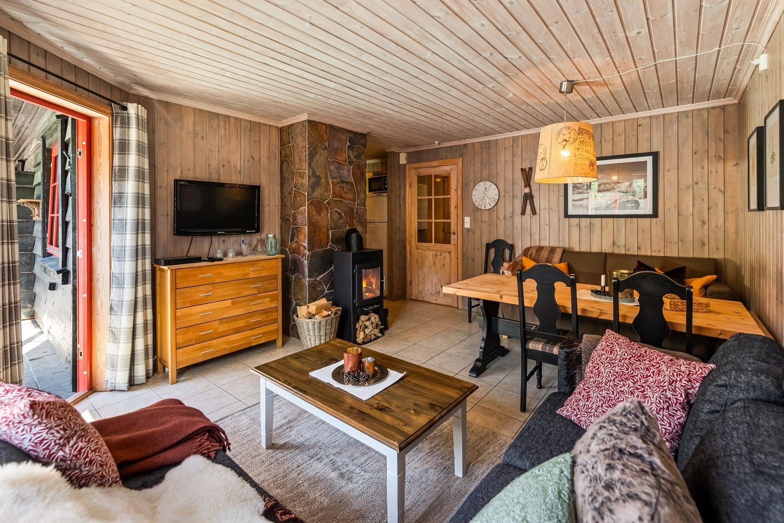 Flott peisovn i stuen Galleribilde