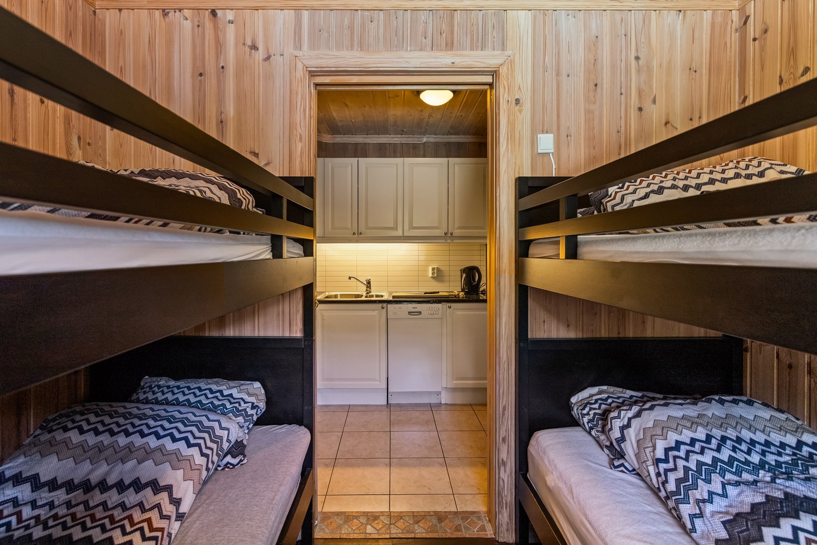 Skyvedør til gjesterommet er plassbesparende Galleribilde