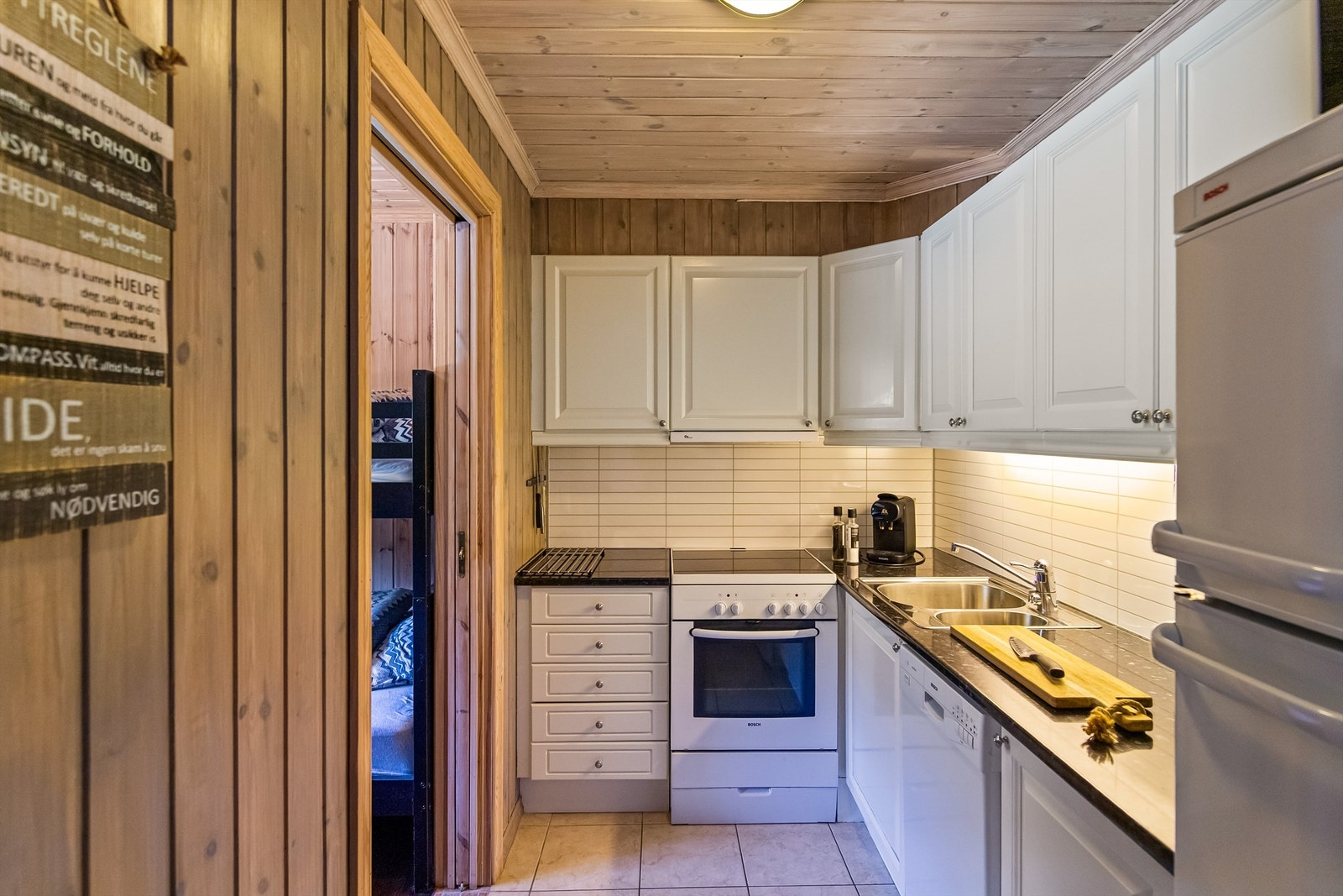 Praktisk og fint arbeidskjøkken Galleribilde