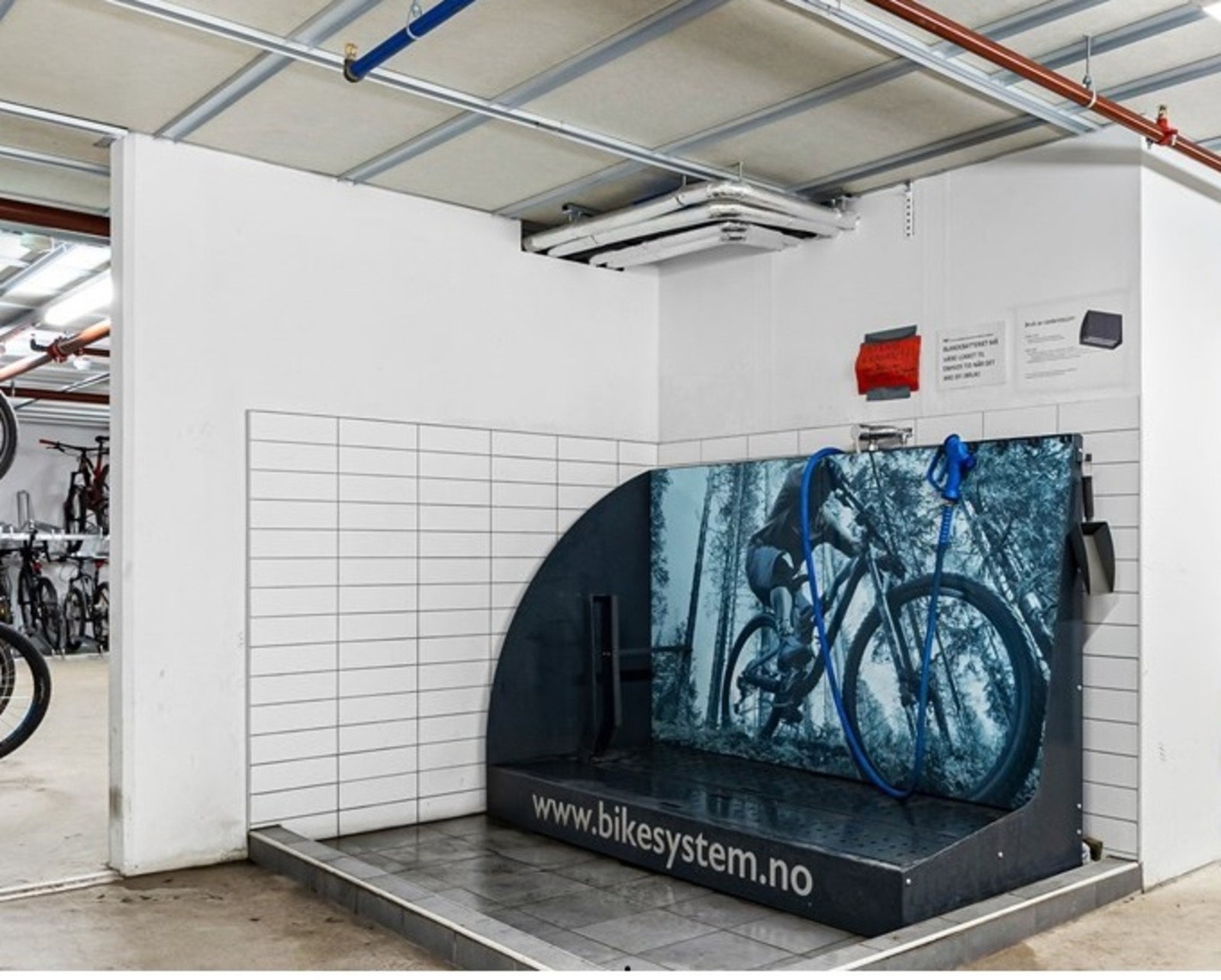Det er også en sykkelvask ved sykkelparkeringen Galleribilde