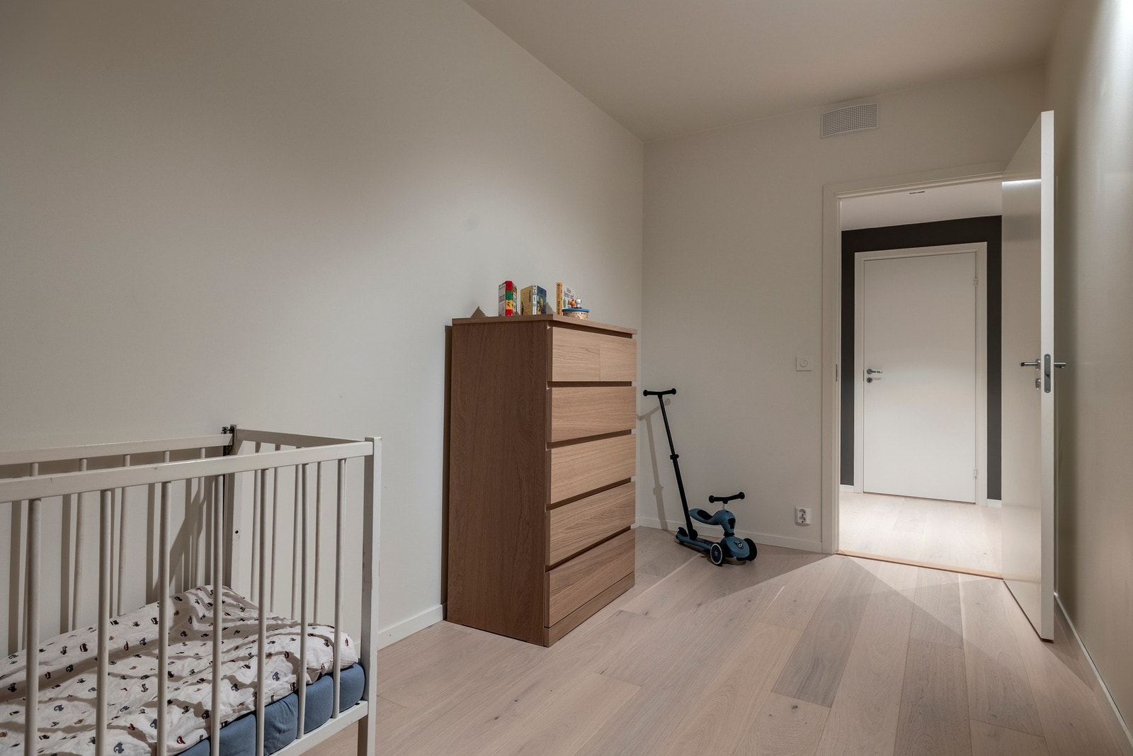 Det er plass til garderobeløsning. Galleribilde