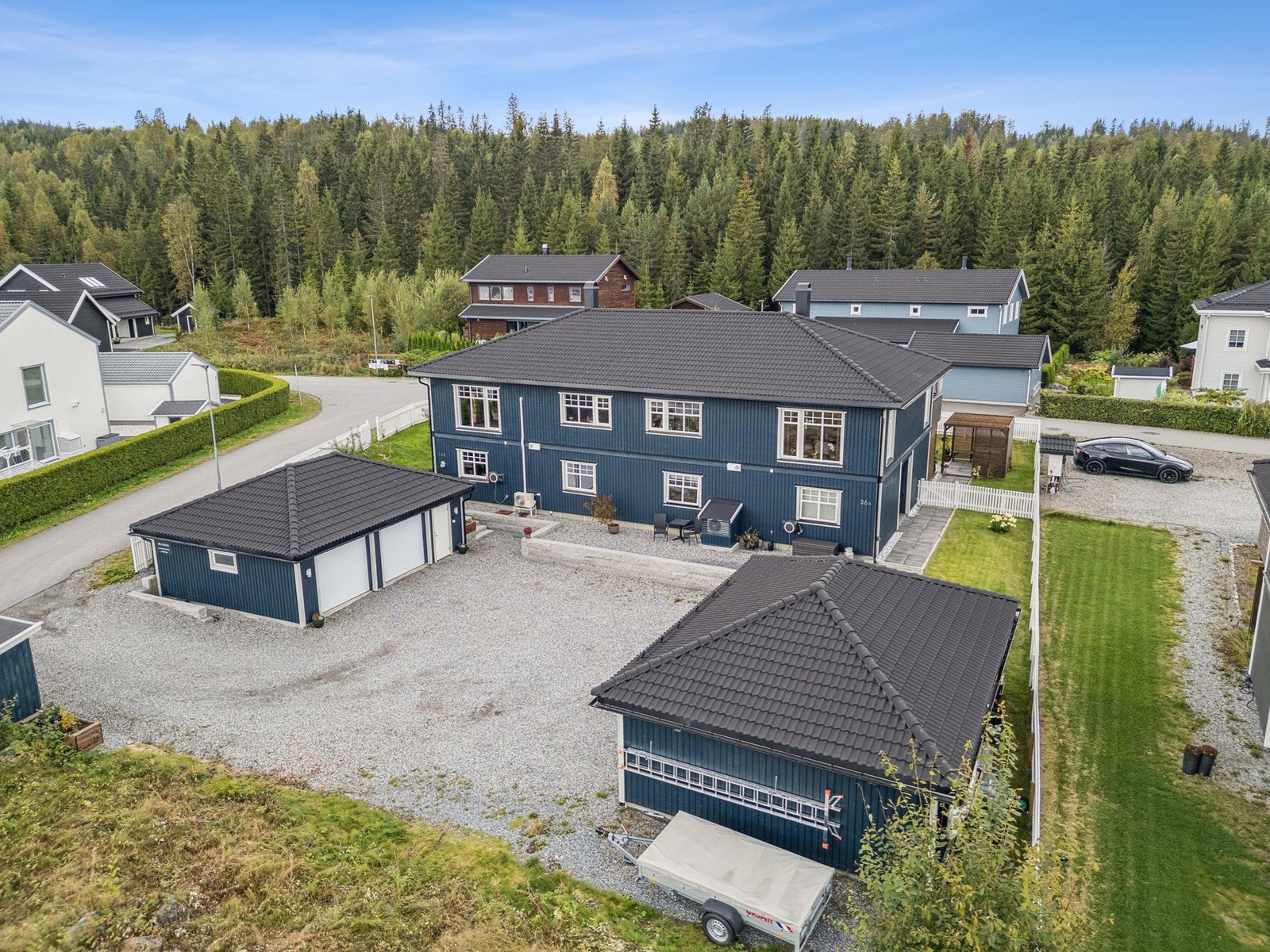 Dette er en flott og moderne halvpart av tomannsbolig med attraktiv plassering høyt på Ramstadåsen. Galleribilde