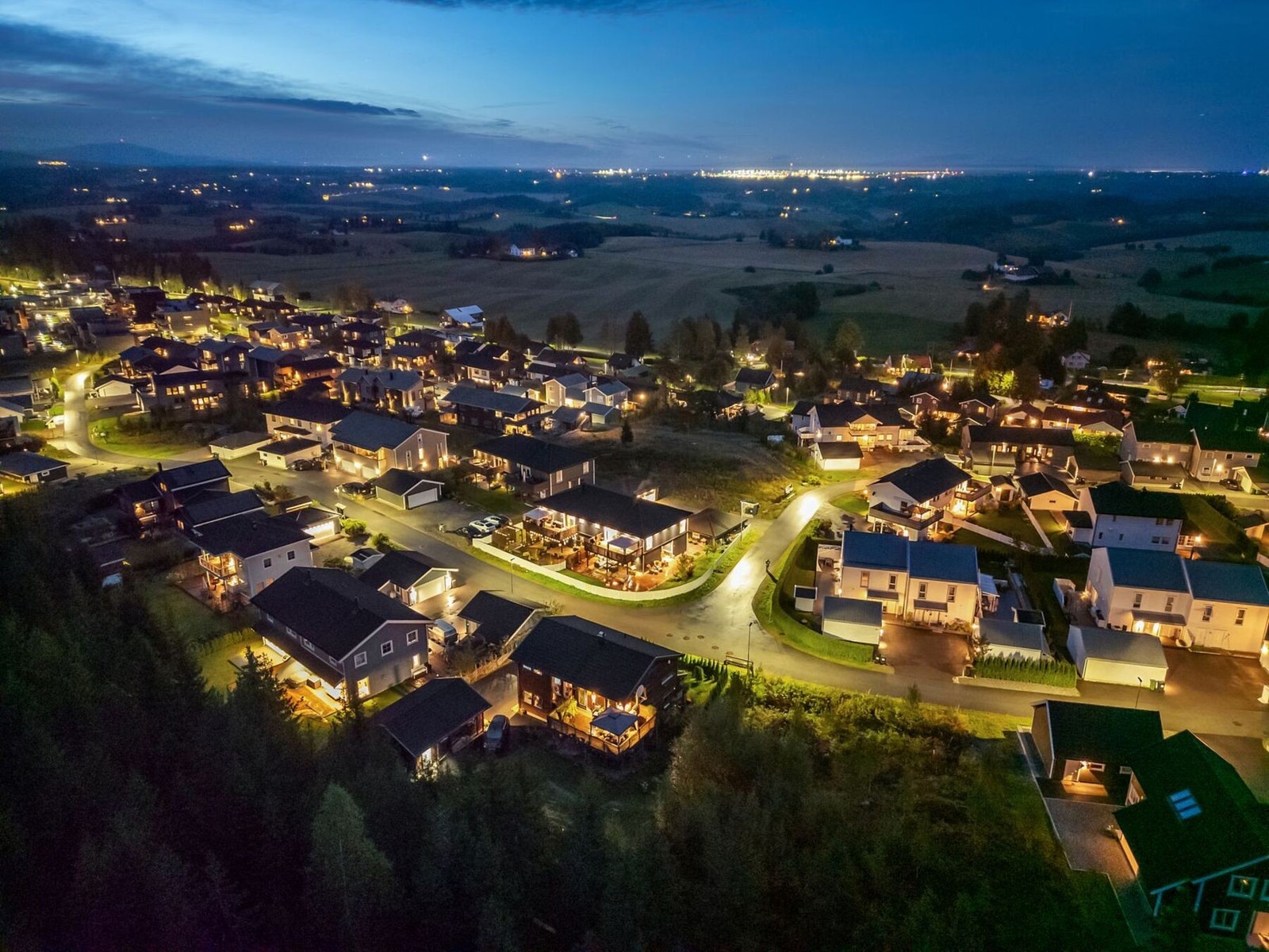 Det er kort avstand til både skoler, offentlig kommunikasjon og diverse andre fasiliteter. Galleribilde