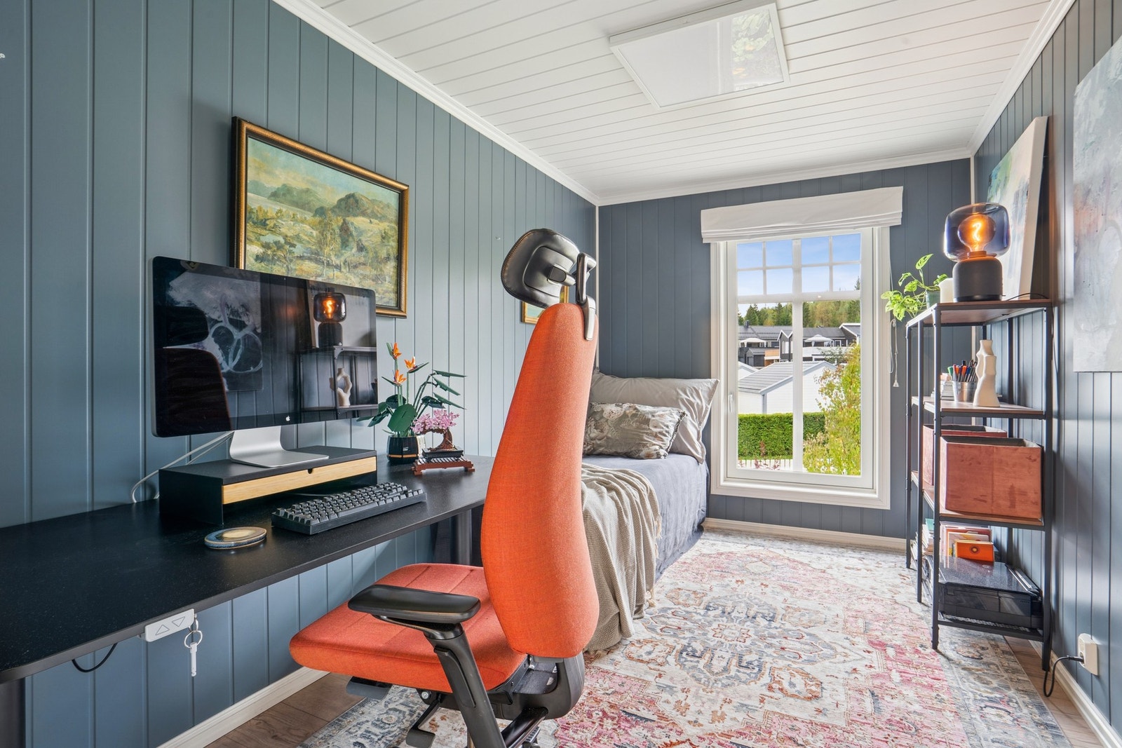 Dette kontor/soverommet gir fleksible bruksmuligheter, enten som hjemmekontor, gjesterom eller et ekstra soverom. Galleribilde