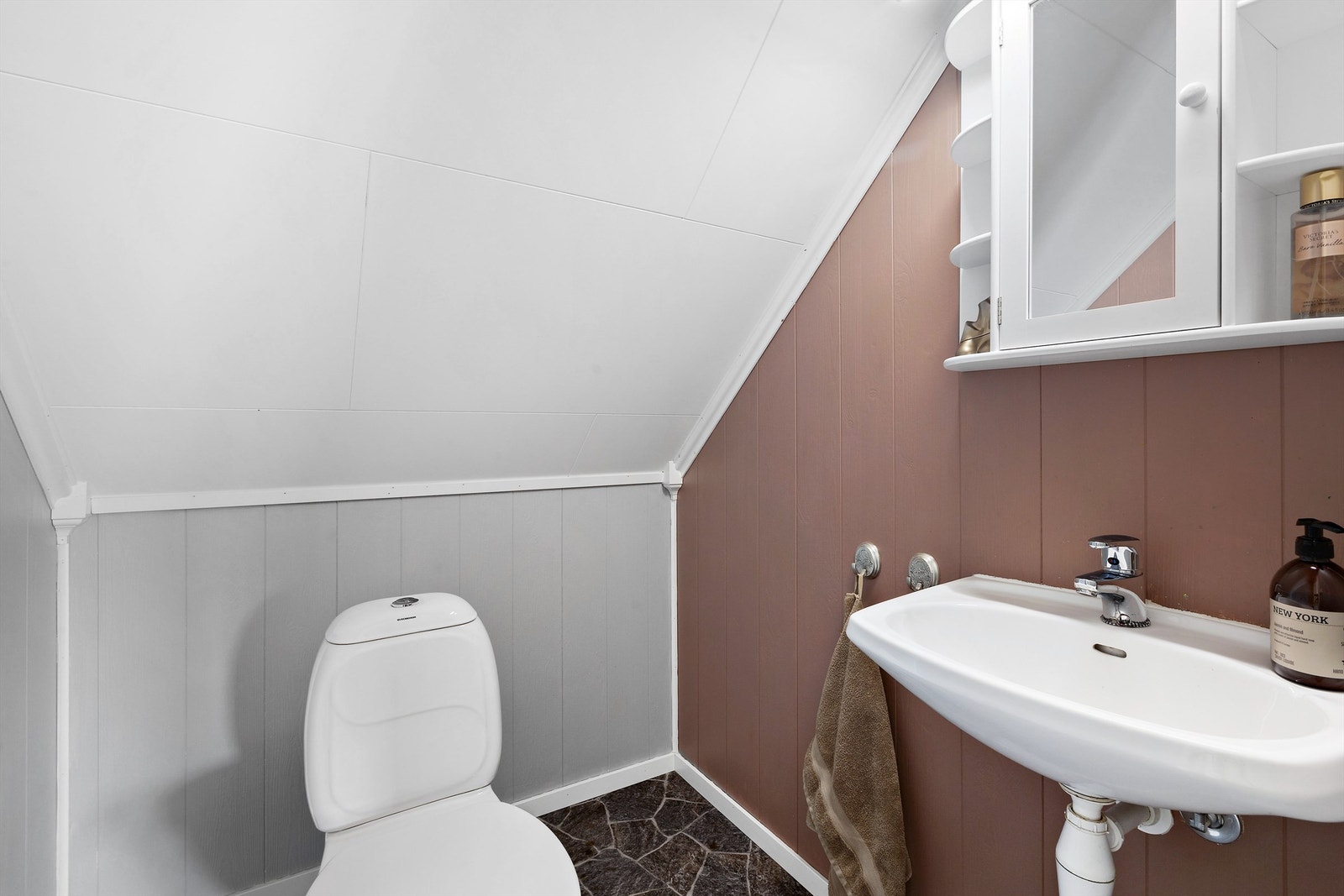 Ekstra toalettrom i loftsetasjen Galleribilde