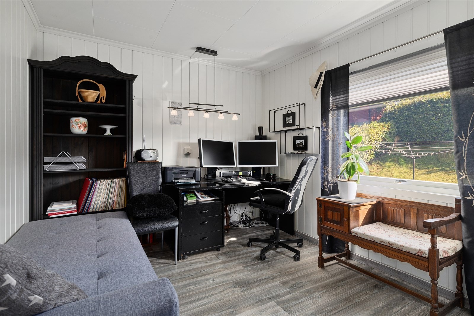 Soverom 3 er innredet som kontor Galleribilde