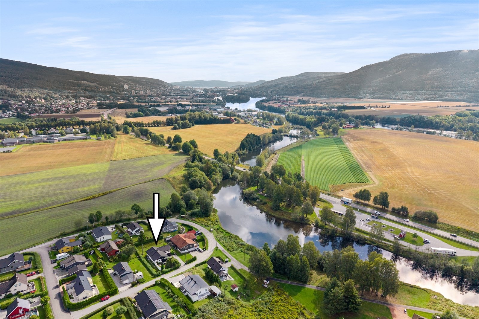 For de som søker naturen, er det meget kort vei til lysløypa som strekker seg hele veien fra Batteriet på Solbergmoen til skisenteret på Åssiden (SkiMore) Galleribilde