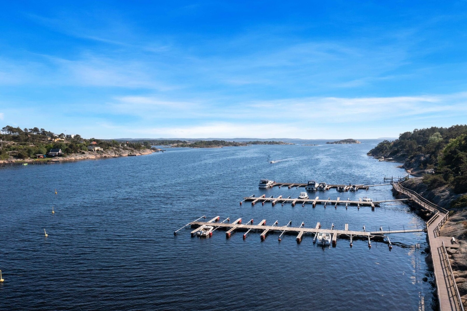 Fra båtbrygge i Enhuskilen Galleribilde