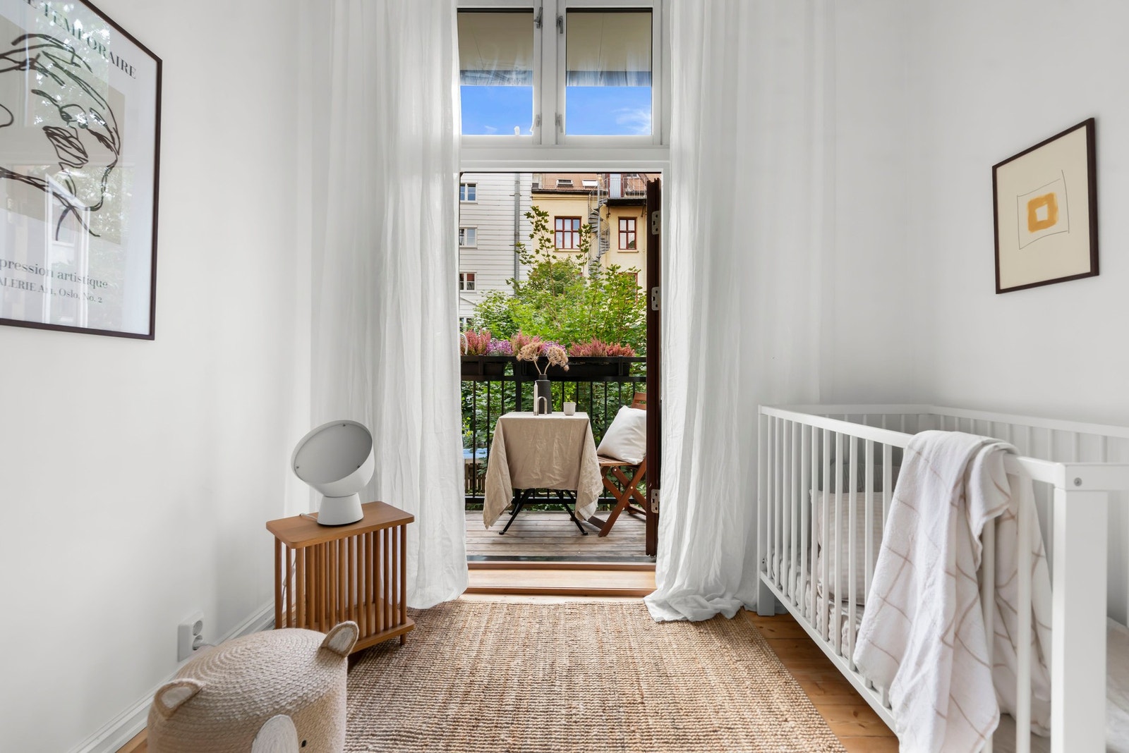 Rommet er vendt mot rolig bakgård. Galleribilde