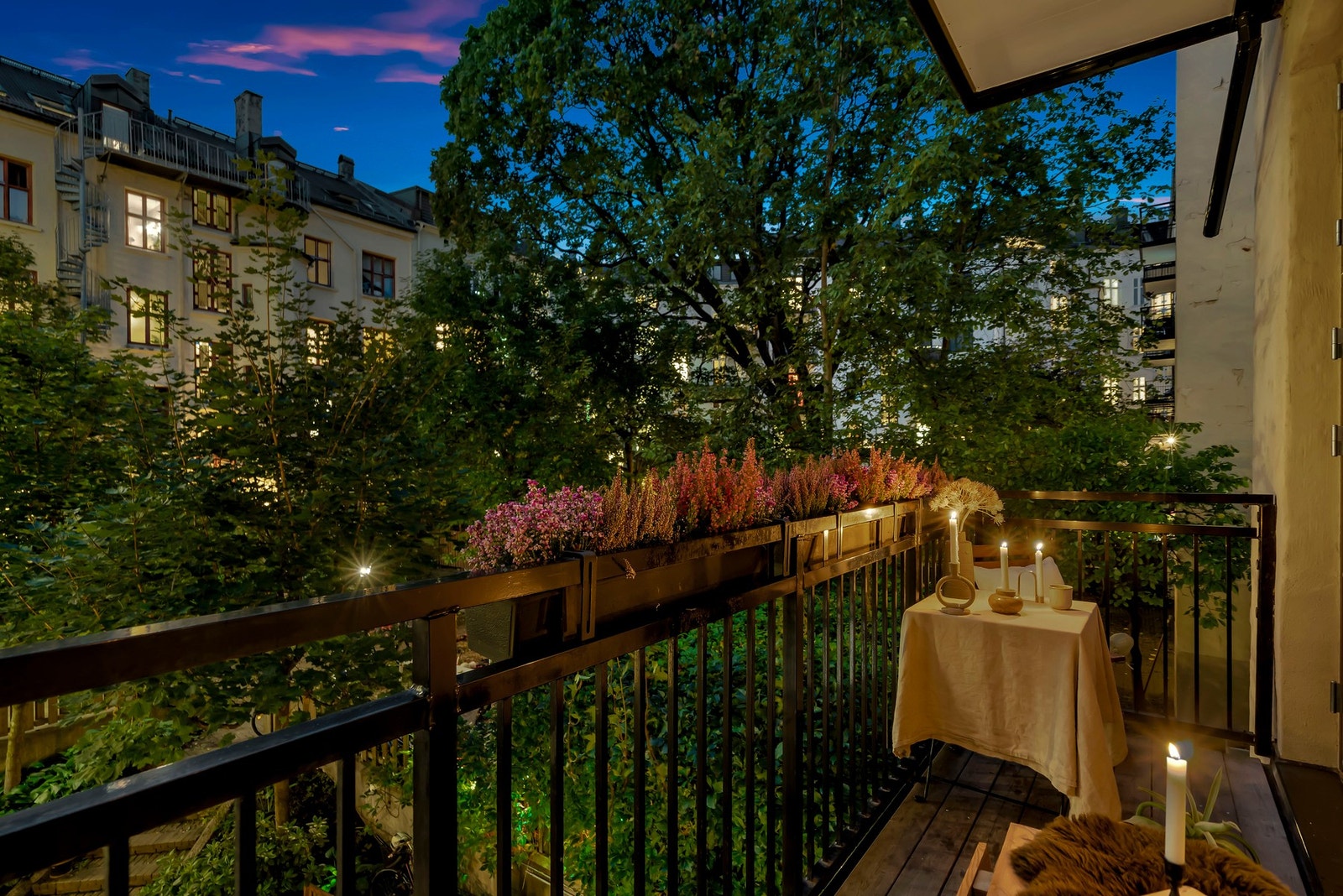 Velkommen til Markveien 7, en sjarmerende klassisk leilighet i en av Grünerløkkas flotteste områder. Galleribilde