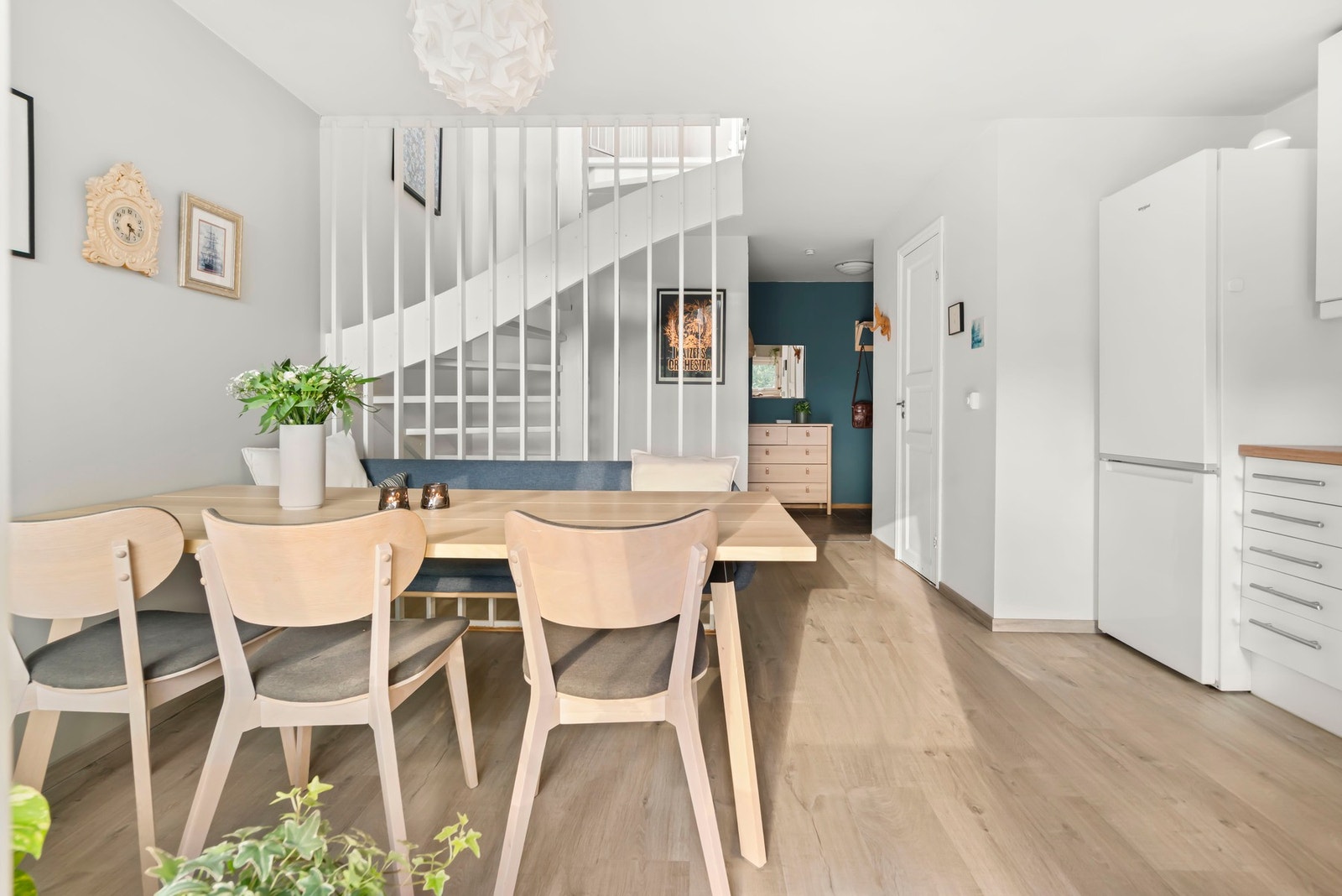 Oppvarming med panelovn og varme gulv på bad. Galleribilde