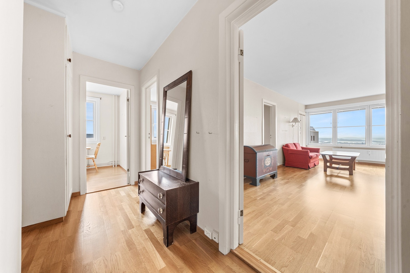 Innvendig vil leiligheten betegnes med moderniseringsbehov - men med enormt potensiale Galleribilde