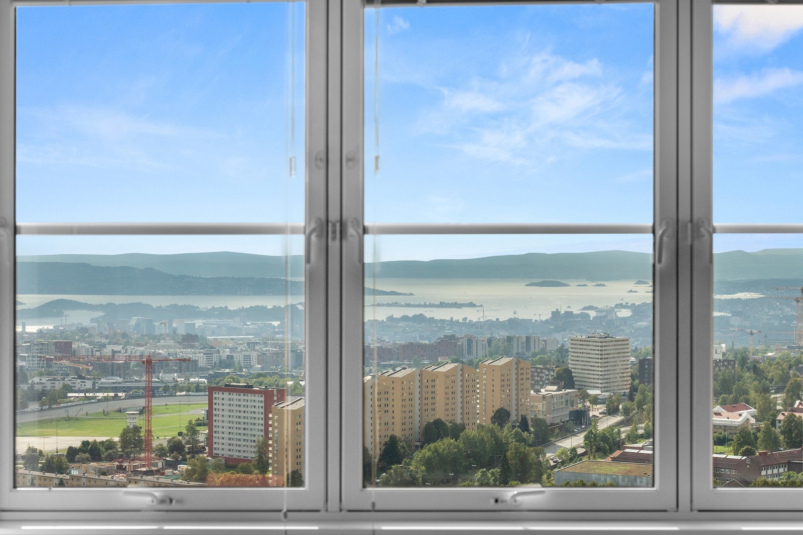 Sol fra morgen til kveld - montert persienner for de mest solrike dager Galleribilde