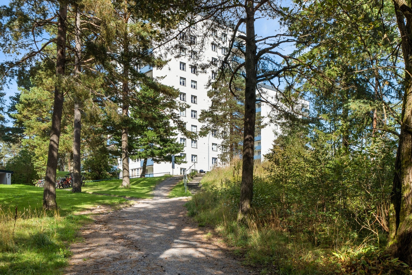 Leiligheten ligger idyllisk til ved foten av marka i Kristine Bonnevies vei Galleribilde