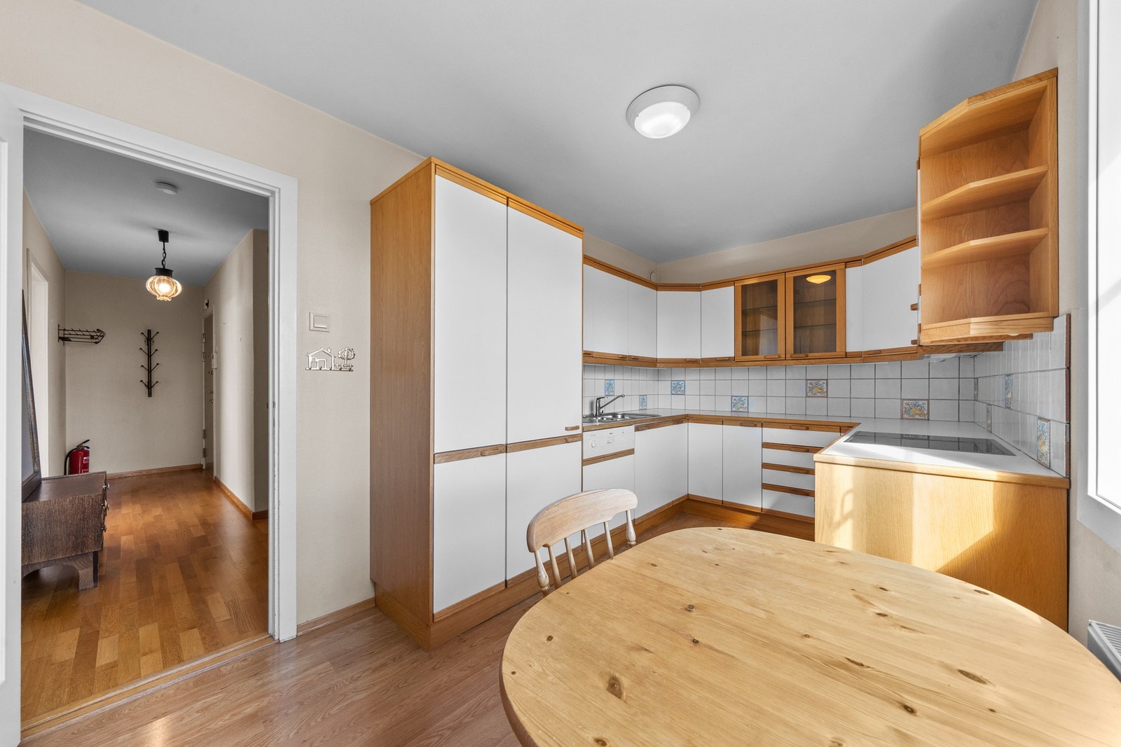 Innredningen fremstår med normal tilstand i henhold til alder i følge takstmannen Galleribilde