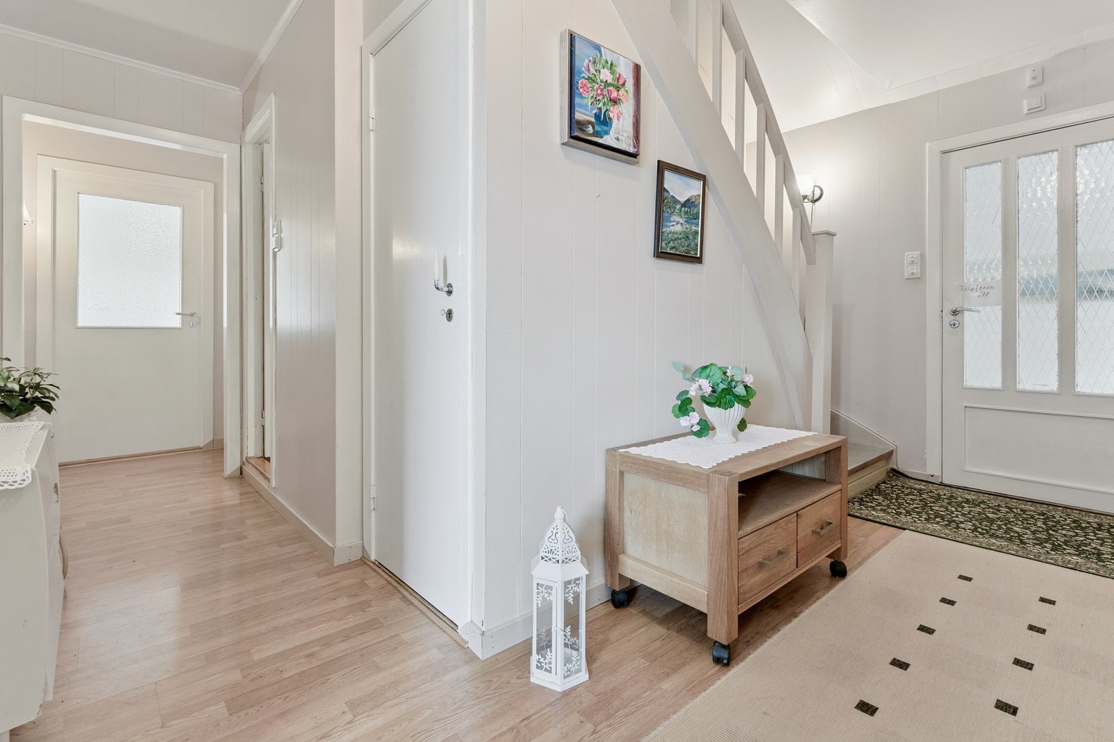 Romslig gang med flere muligheter. Galleribilde