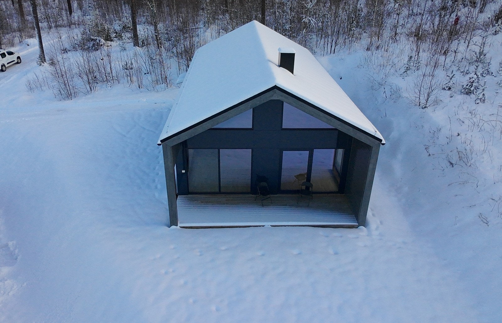 En hytte hvor det er fint å være i alle sesongene - vinter som sommer. Galleribilde