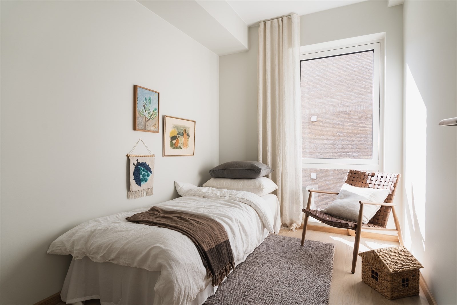 Soverom nr. 2 og 3 egner seg ypperlig som gjesterom eller kontor Galleribilde