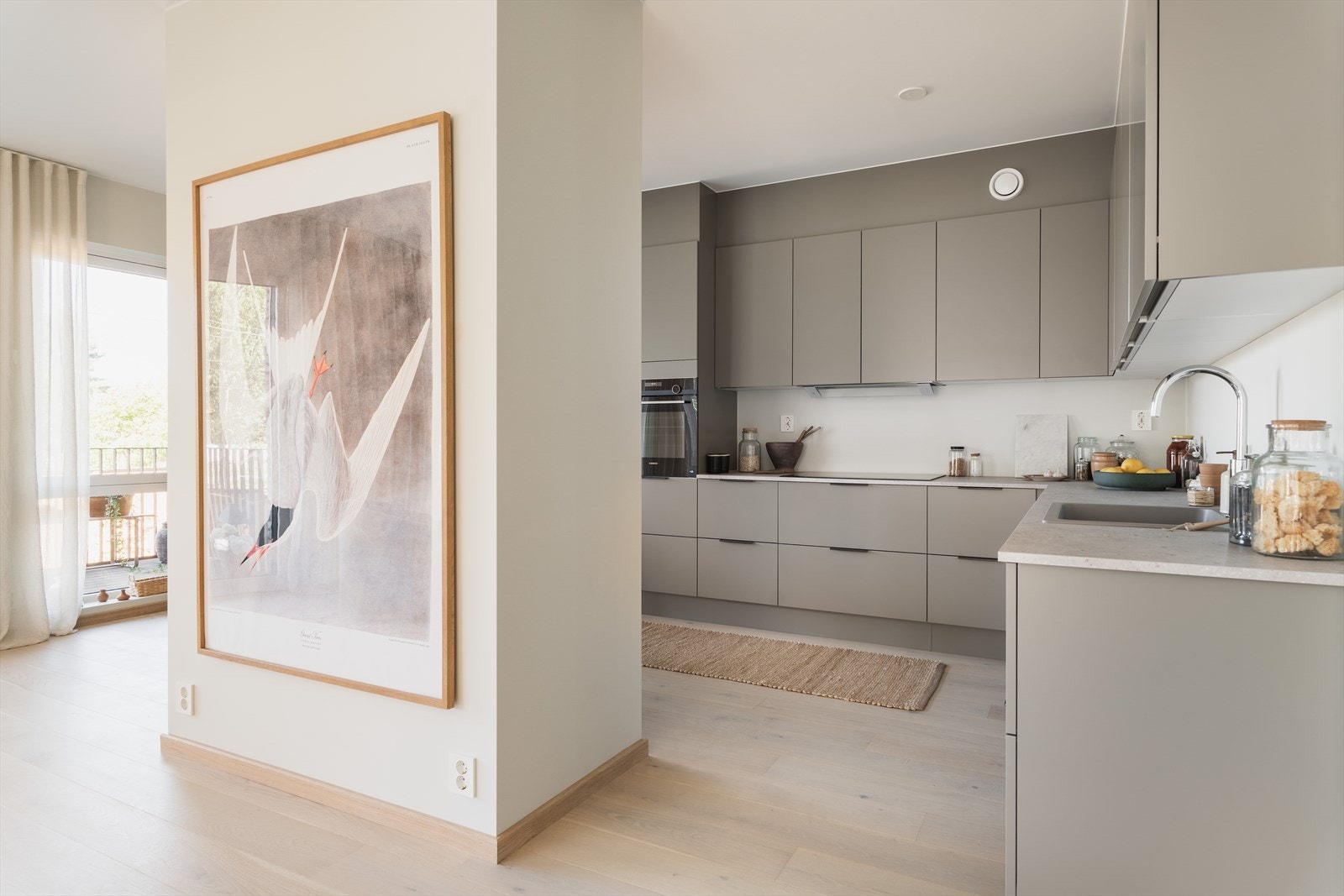 Kjøkken fra kvalitetsleverandøren HTH - der eleganse møter funksjonalitet Galleribilde