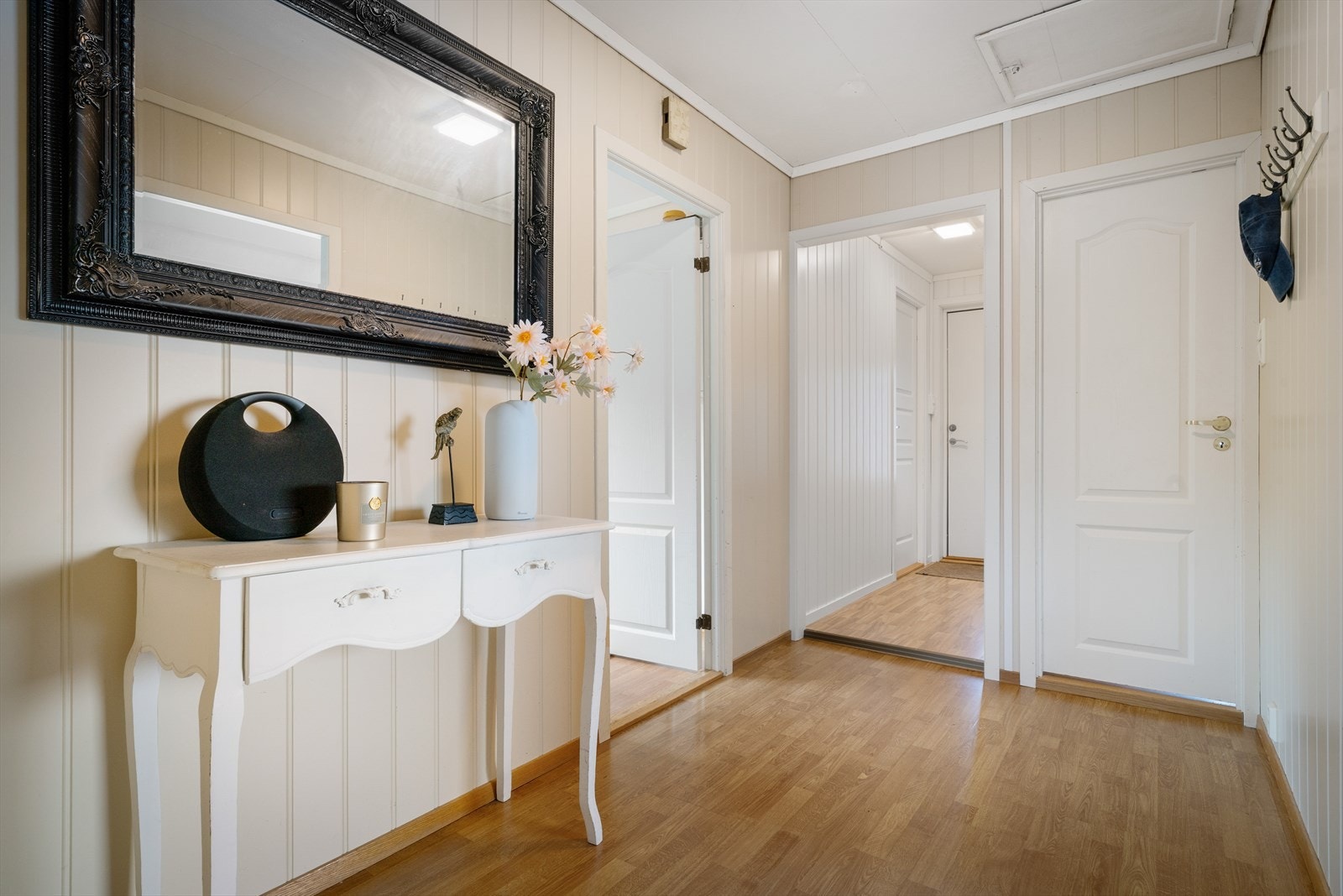 - Gangen er romslig og har god plass til ønsket møblement - Galleribilde