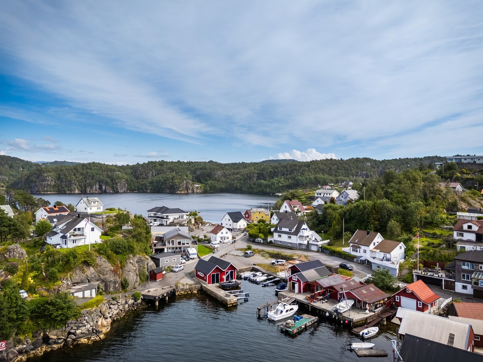 - Du har også fine turmuligheter i område og en hyggelig gapahuk - Galleribilde