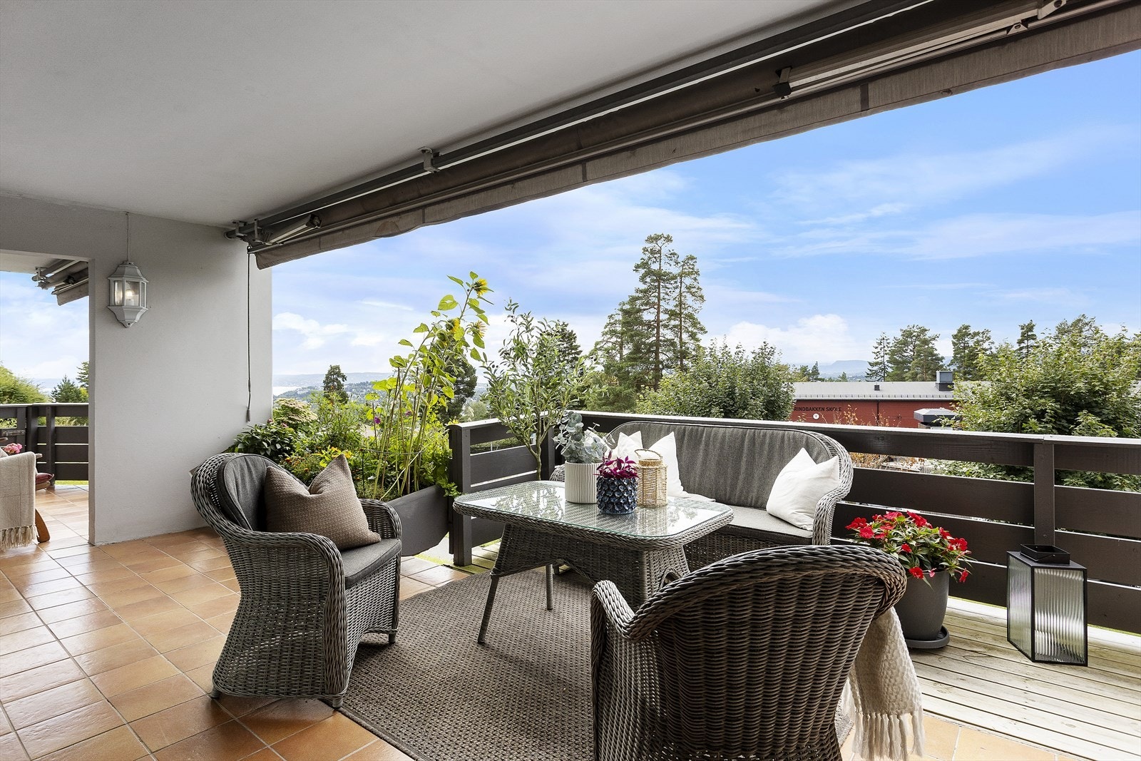 Velkommen til Grindbakken 58! Presentert av Fredrick A. Haarr v/Nordvik eiendomsmegling. Galleribilde