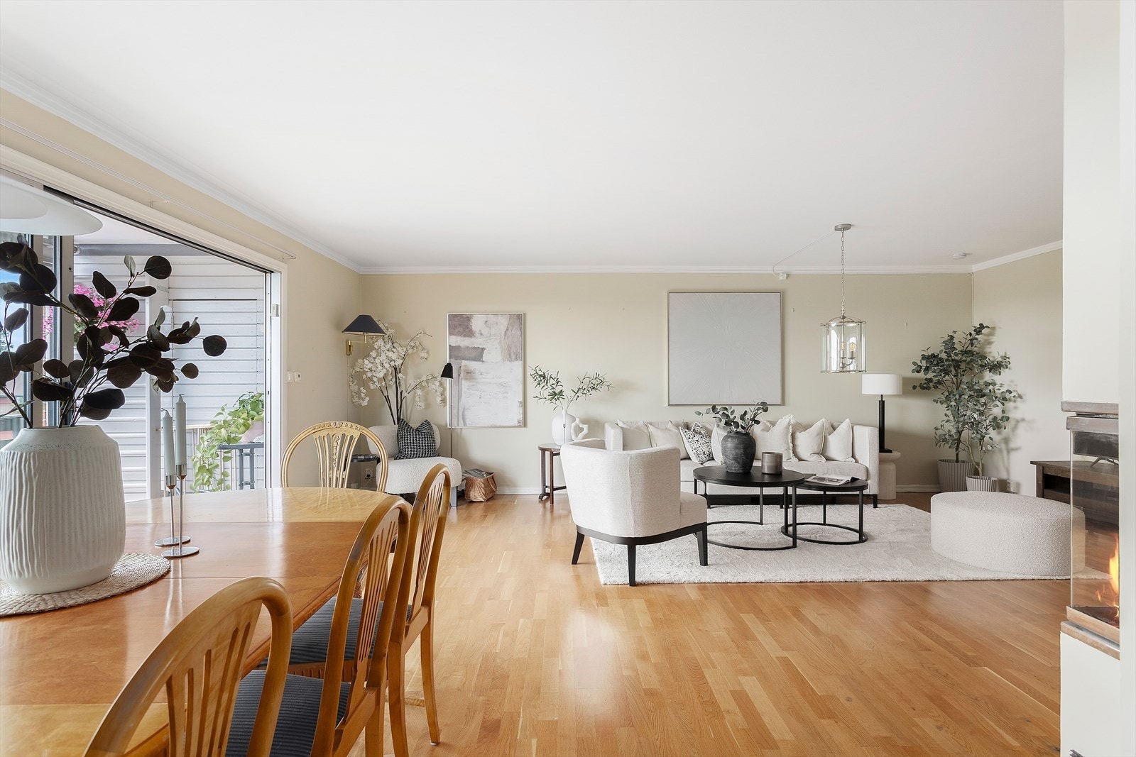 Leiligheten er på hele 121 kvm i vakre omgivelser på Holmenkollens solside! Galleribilde