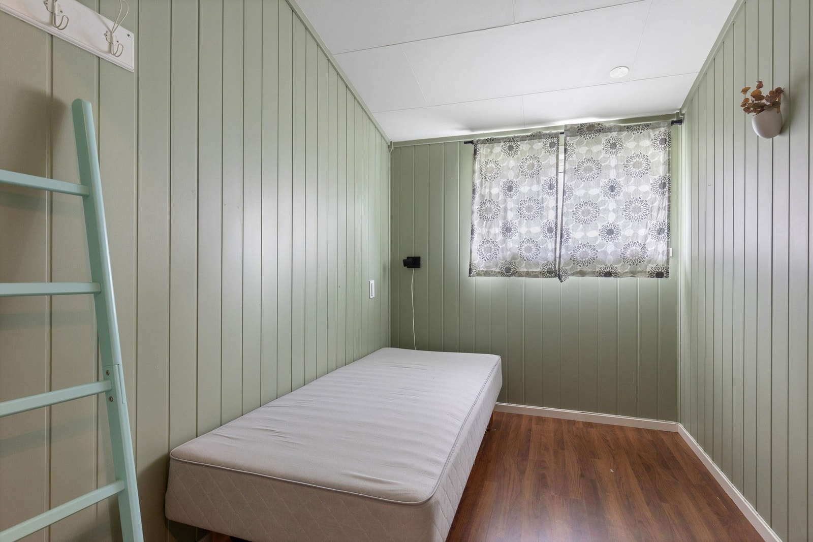 Alle rommene er av god størrelse og får godt med naturlig lys inn Galleribilde