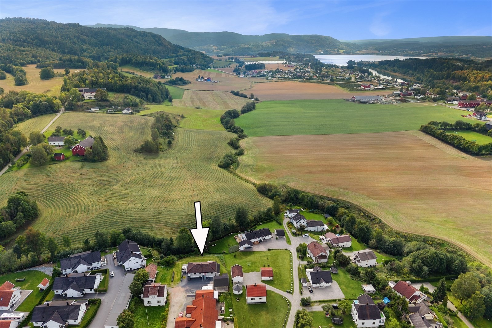 Området tilbyr også flotte turmuligheter og skiløyper om vinteren Galleribilde