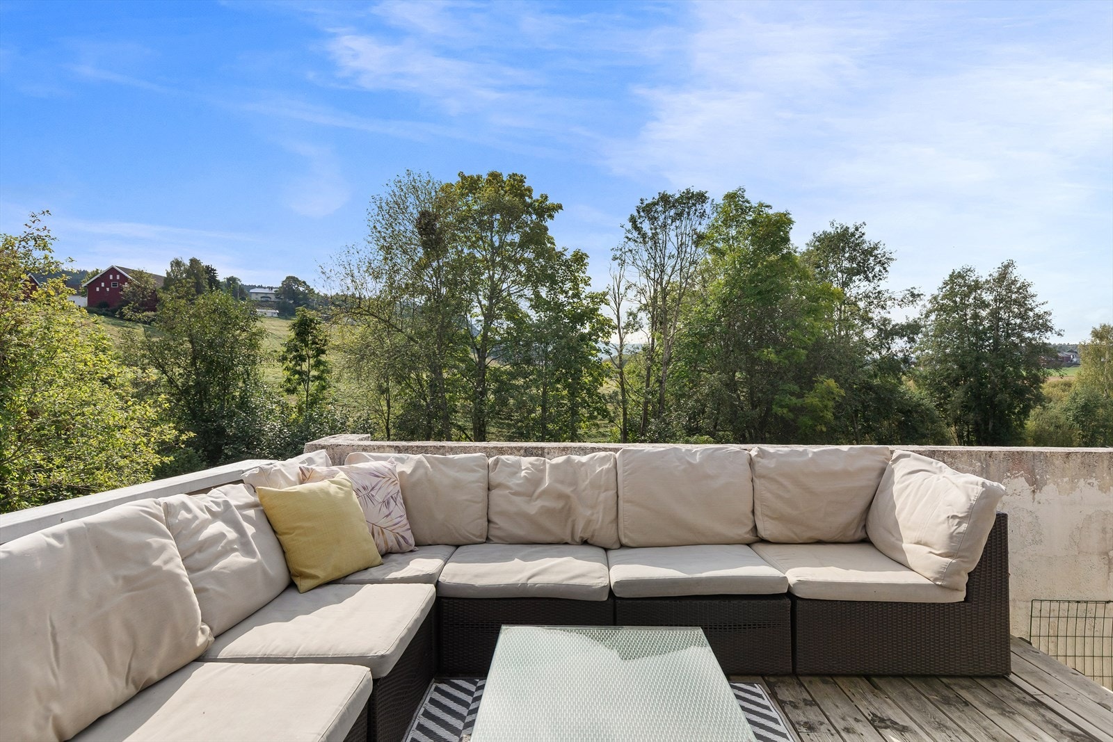 Boligen ligger i et attraktivt og barnevennlig boligområde i Vestfossen, med landlige og solrike omgivelser og kort vei til både skoler, barnehager og servicetilbud Galleribilde