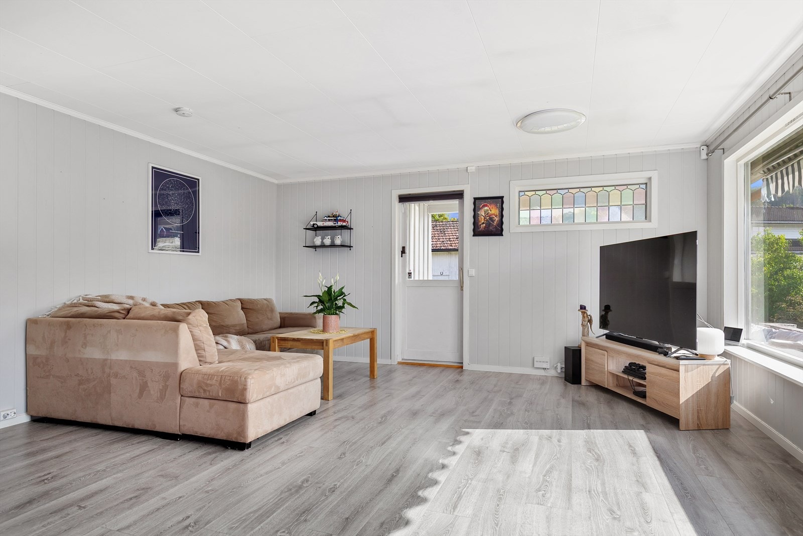 Stuen har ellers gode møbleringsmuligheter Galleribilde