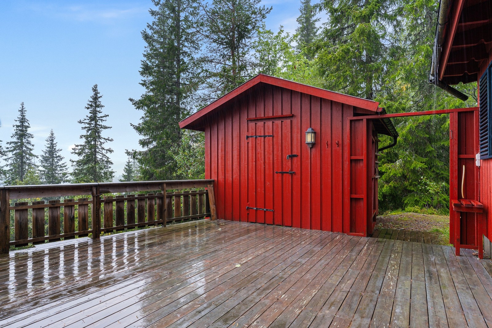 Stor terrasse med bod på 10 kvm. Galleribilde