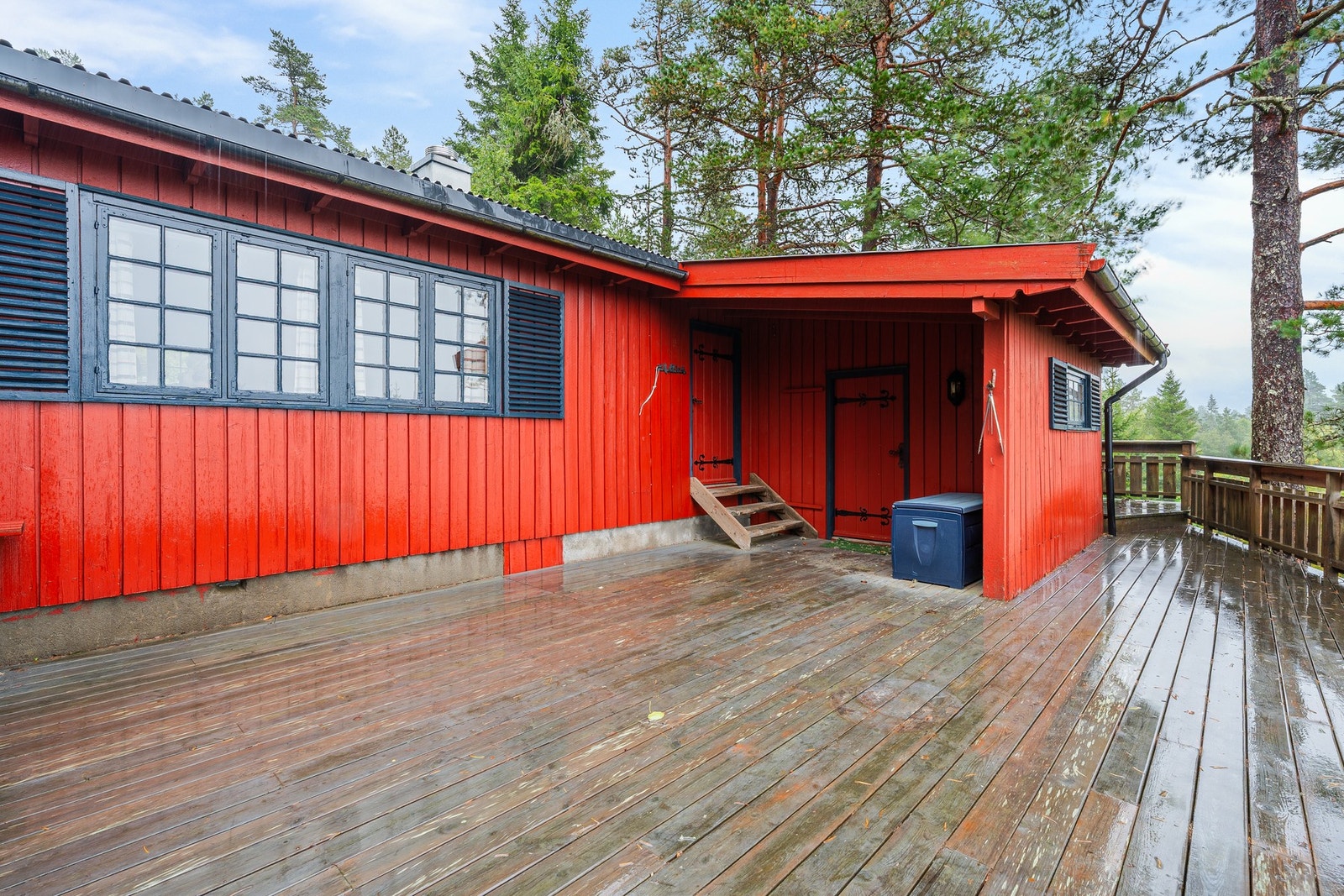 Hyttas inngangsparti Galleribilde