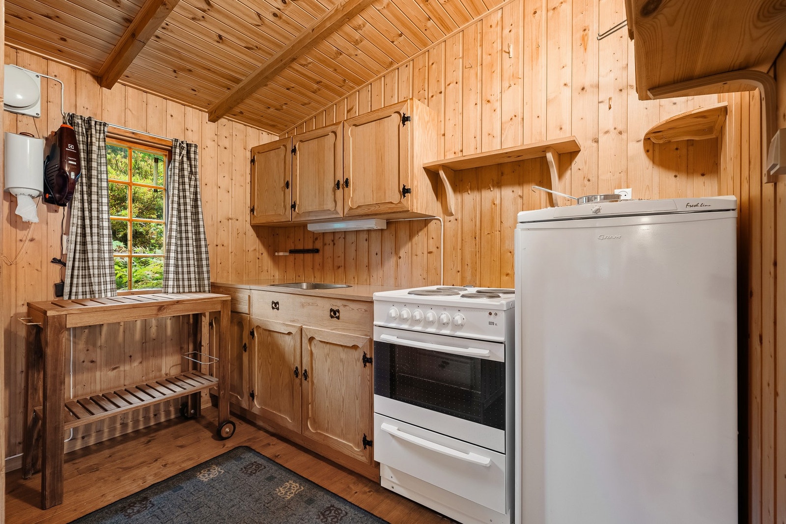 Kjøkken med hvitevarer Galleribilde